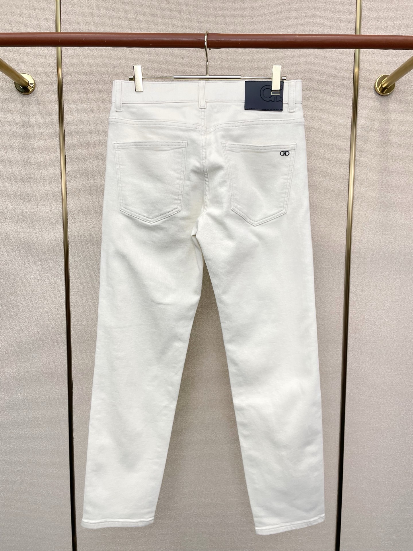 。CAVALLI卡沃利💥独家专供新款休闲牛仔裤👖高端版本！专柜定制面料 透气舒适度高，细节无可挑剔，品牌