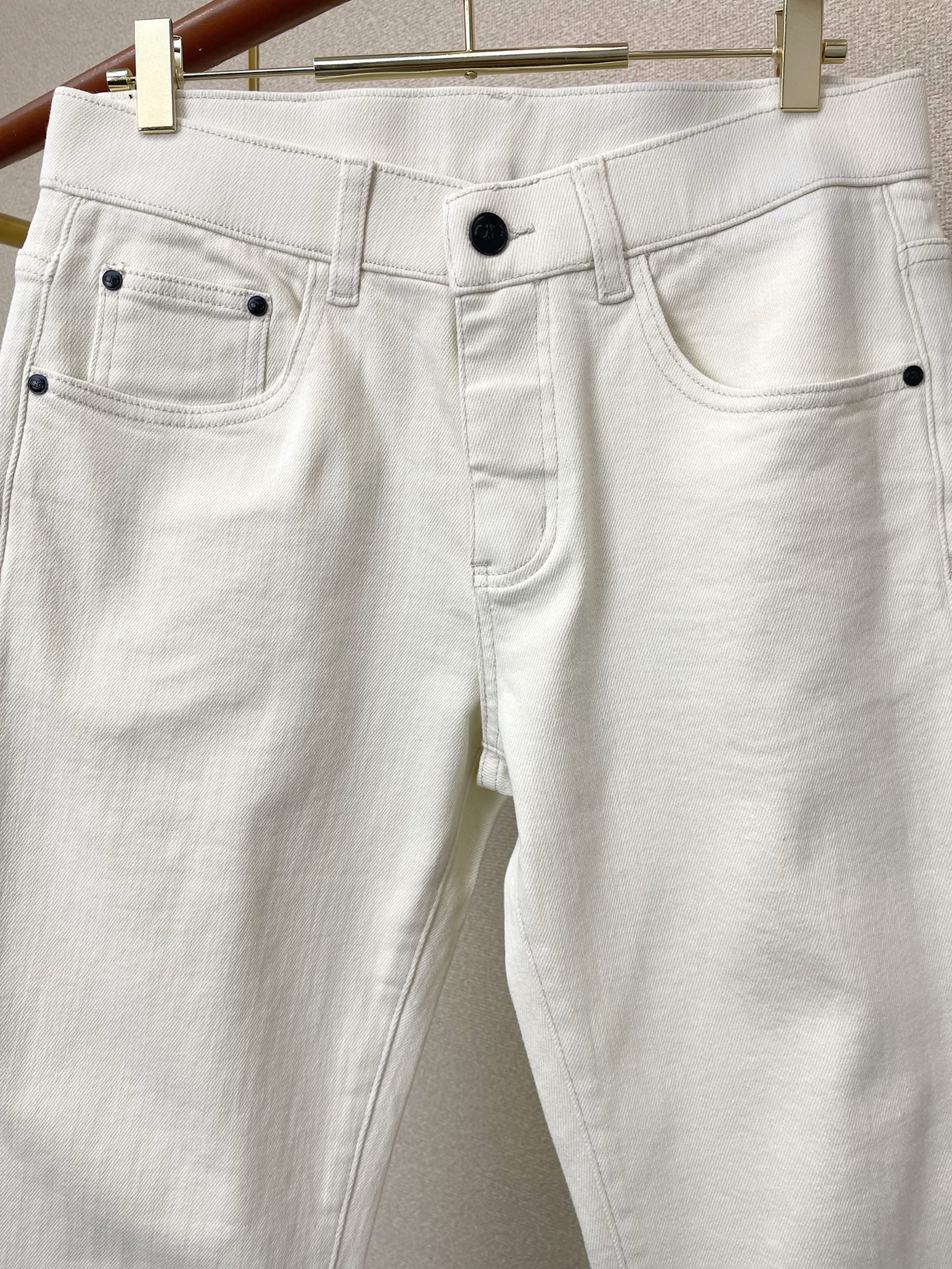 。CAVALLI卡沃利💥独家专供新款休闲牛仔裤👖高端版本！专柜定制面料 透气舒适度高，细节无可挑剔，品牌