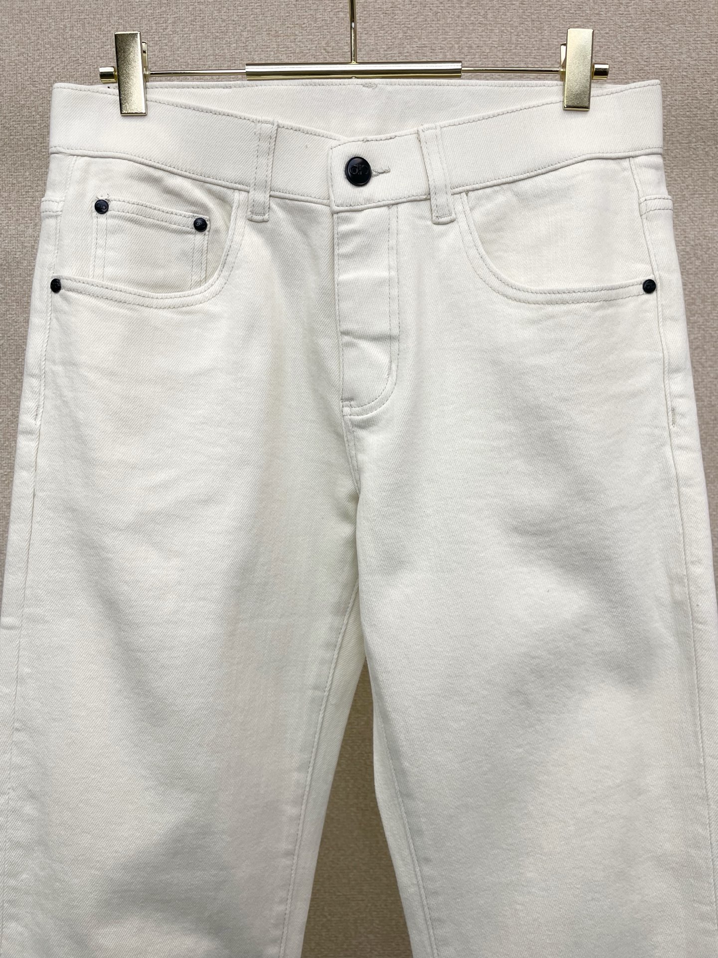 。CAVALLI卡沃利💥独家专供新款休闲牛仔裤👖高端版本！专柜定制面料 透气舒适度高，细节无可挑剔，品牌