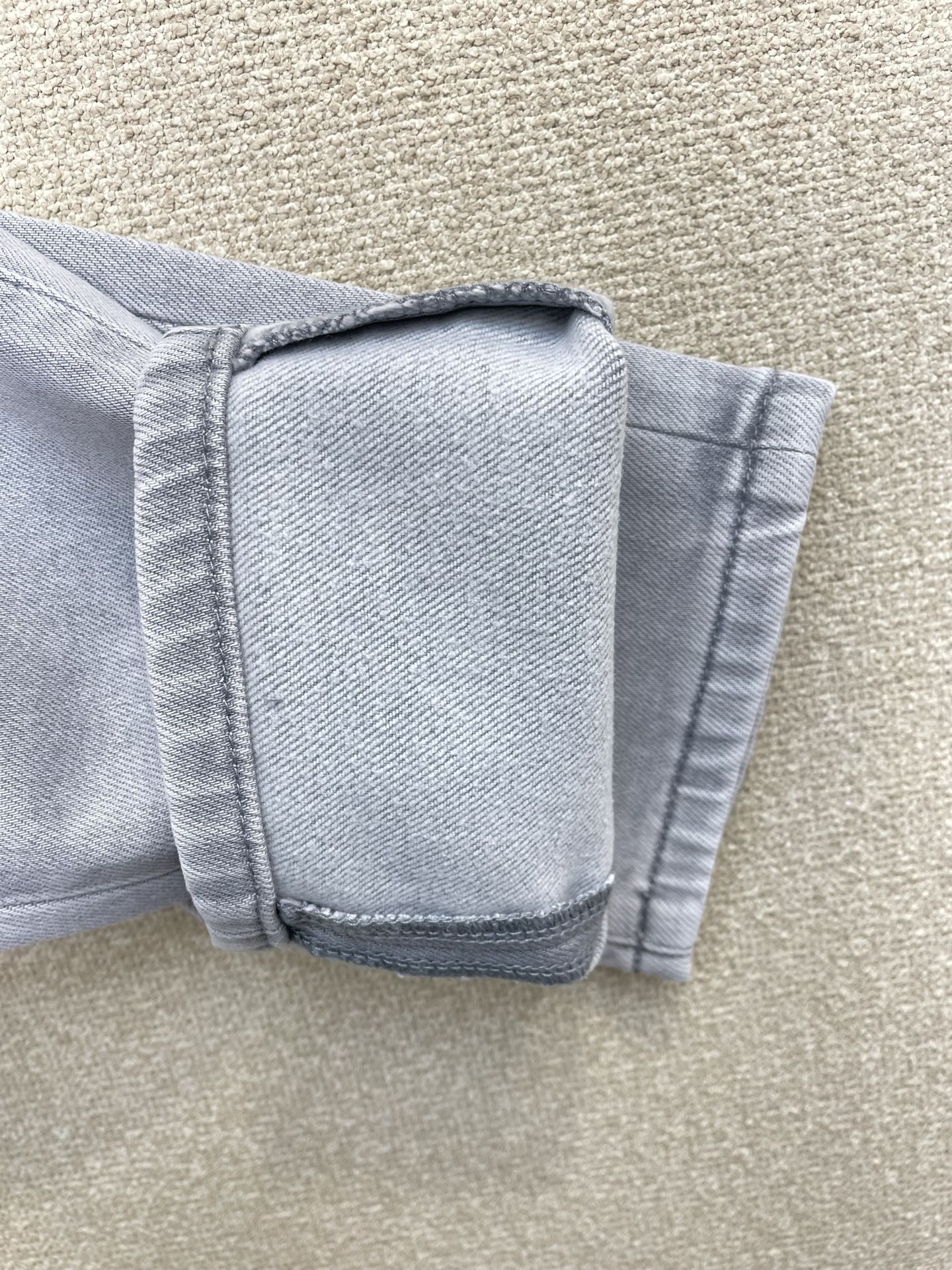 。ARMANI阿玛尼💥独家专供新款休闲牛仔裤👖高端版本！专柜定制面料 透气舒适度高，细节无可挑剔，品牌元