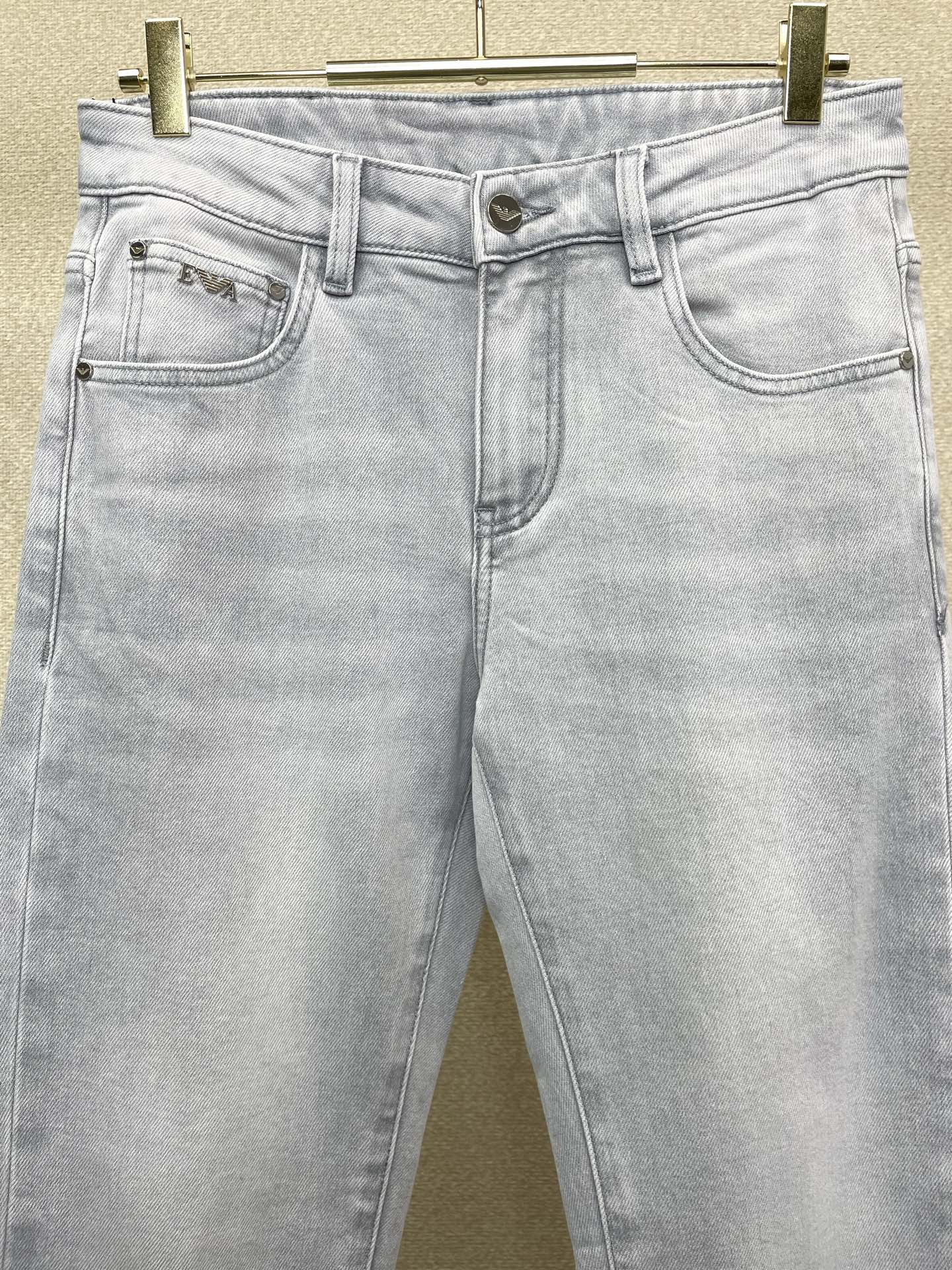 。ARMANI阿玛尼💥独家专供新款休闲牛仔裤👖高端版本！专柜定制面料 透气舒适度高，细节无可挑剔，品牌元
