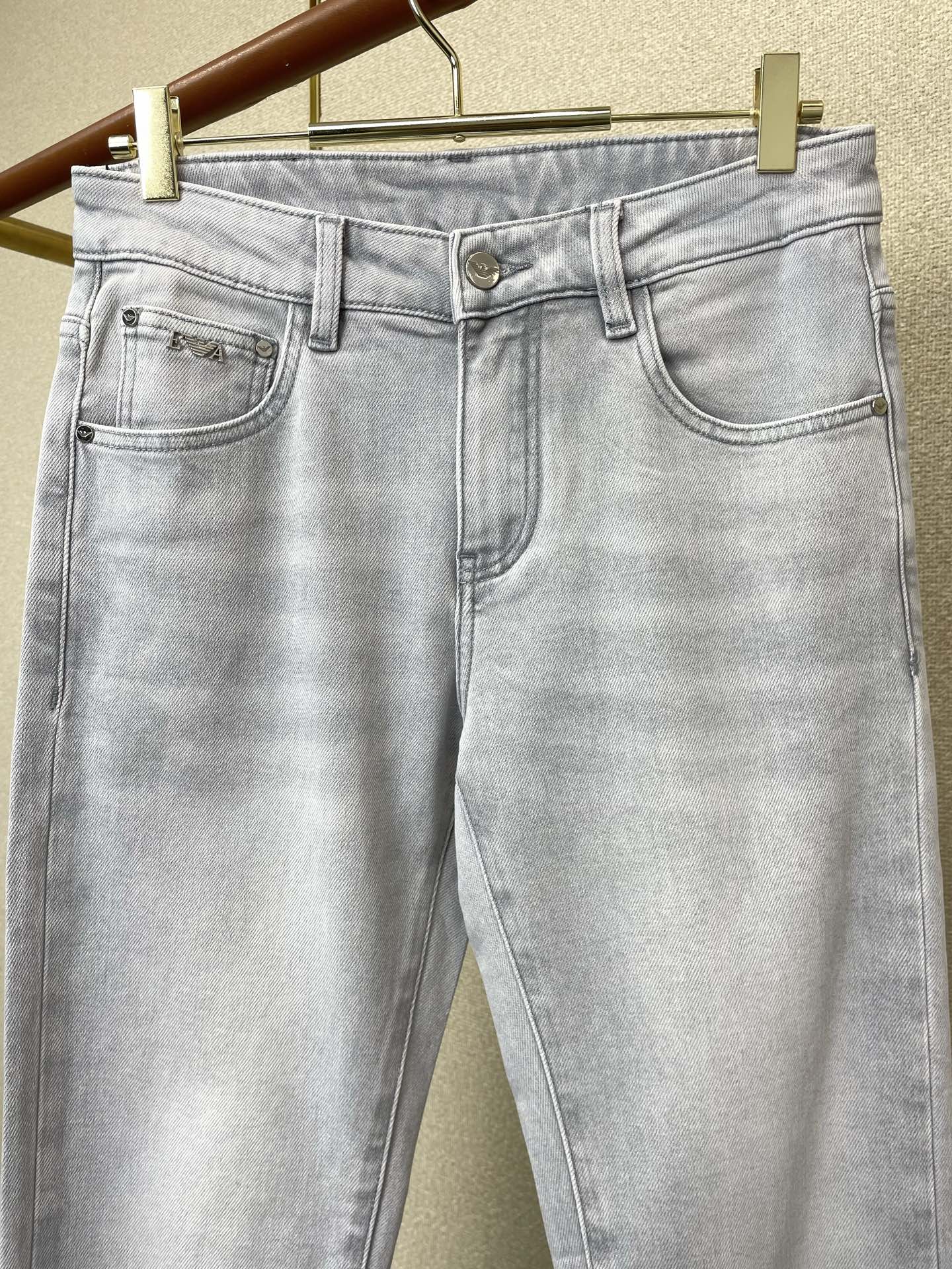 。ARMANI阿玛尼💥独家专供新款休闲牛仔裤👖高端版本！专柜定制面料 透气舒适度高，细节无可挑剔，品牌元