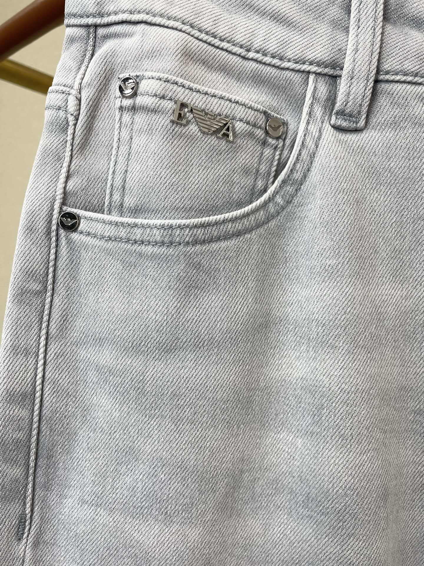 。ARMANI阿玛尼💥独家专供新款休闲牛仔裤👖高端版本！专柜定制面料 透气舒适度高，细节无可挑剔，品牌元