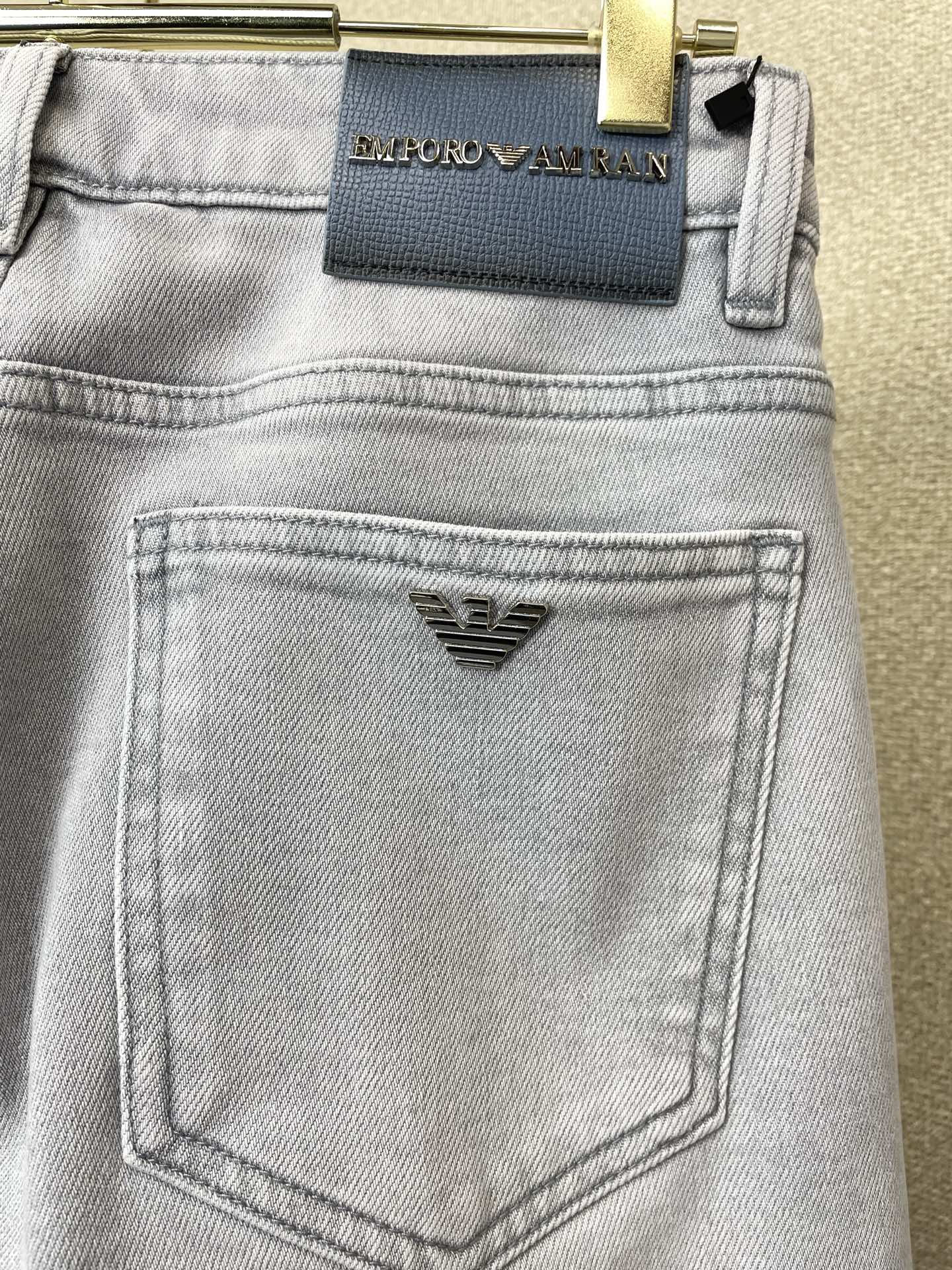 。ARMANI阿玛尼💥独家专供新款休闲牛仔裤👖高端版本！专柜定制面料 透气舒适度高，细节无可挑剔，品牌元