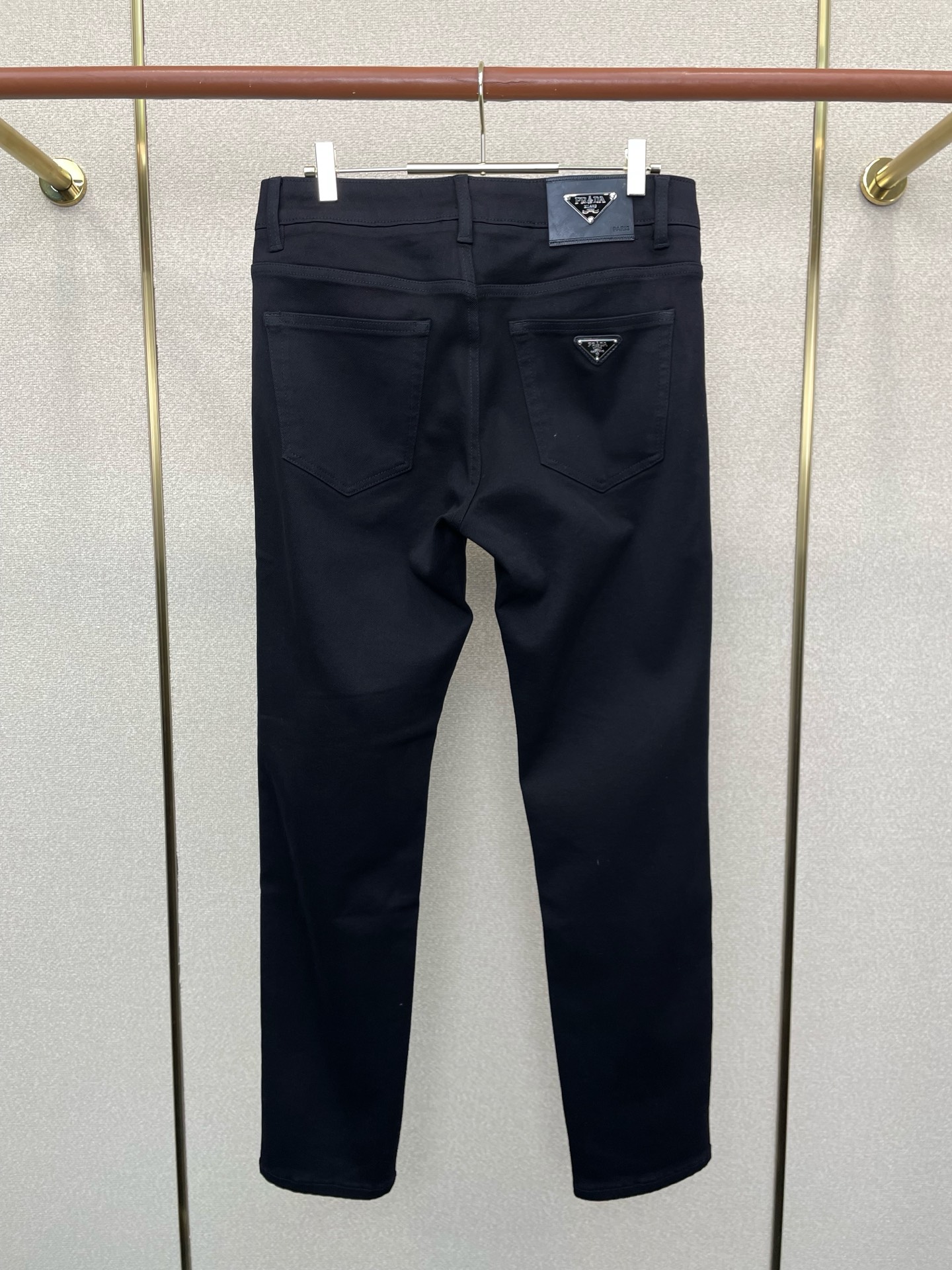 。Prada普拉达💥独家专供新款休闲牛仔裤👖高端版本！专柜定制面料 透气舒适度高，细节无可挑剔，品牌元素