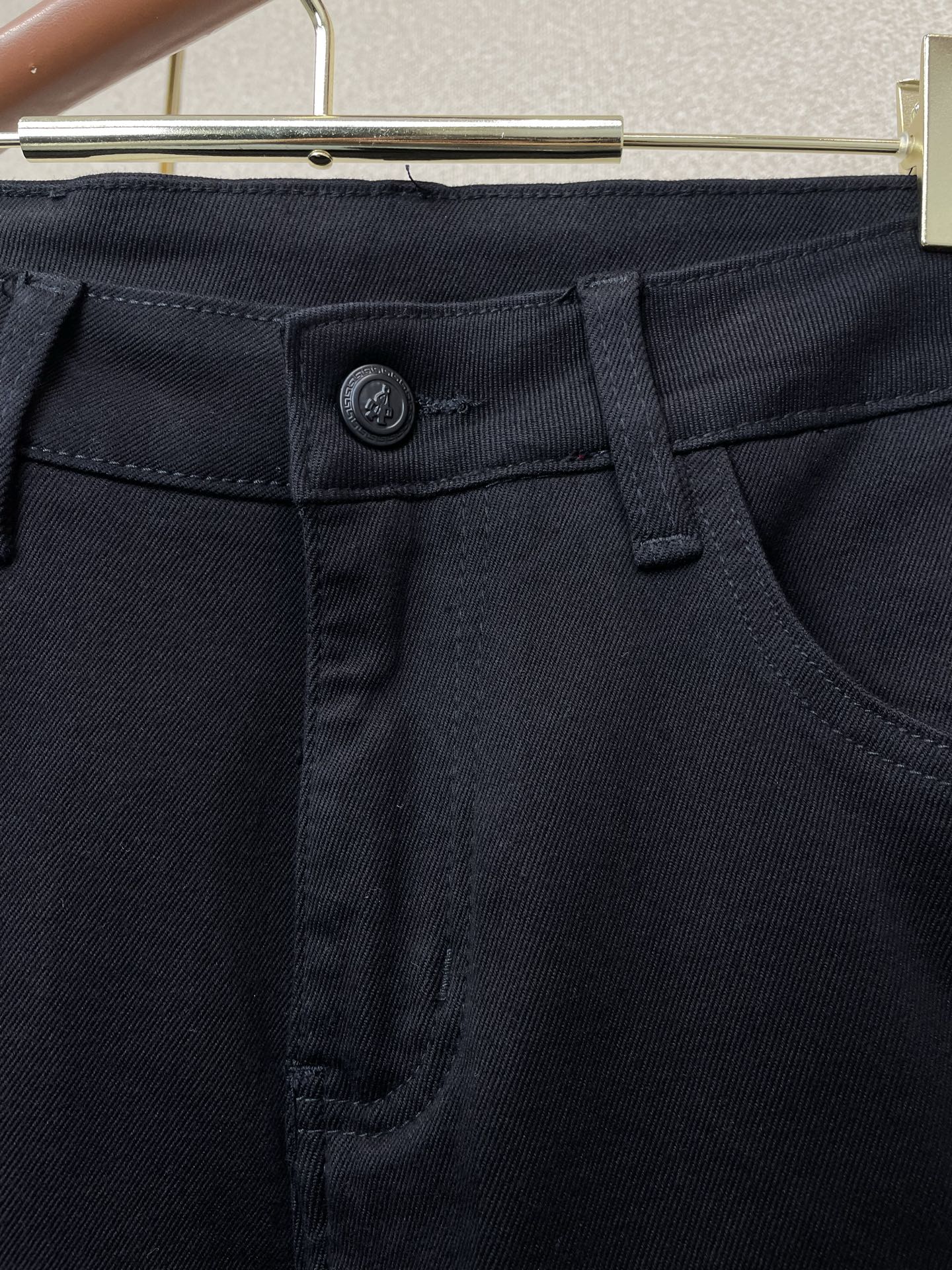 。Prada普拉达💥独家专供新款休闲牛仔裤👖高端版本！专柜定制面料 透气舒适度高，细节无可挑剔，品牌元素