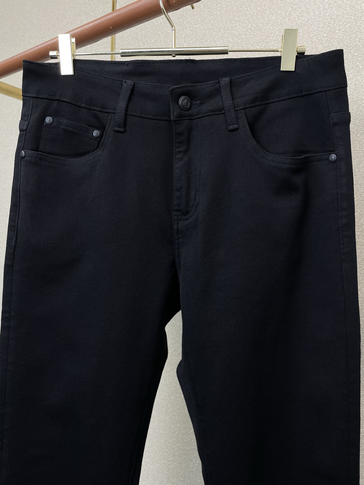 。Prada普拉达💥独家专供新款休闲牛仔裤👖高端版本！专柜定制面料 透气舒适度高，细节无可挑剔，品牌元素