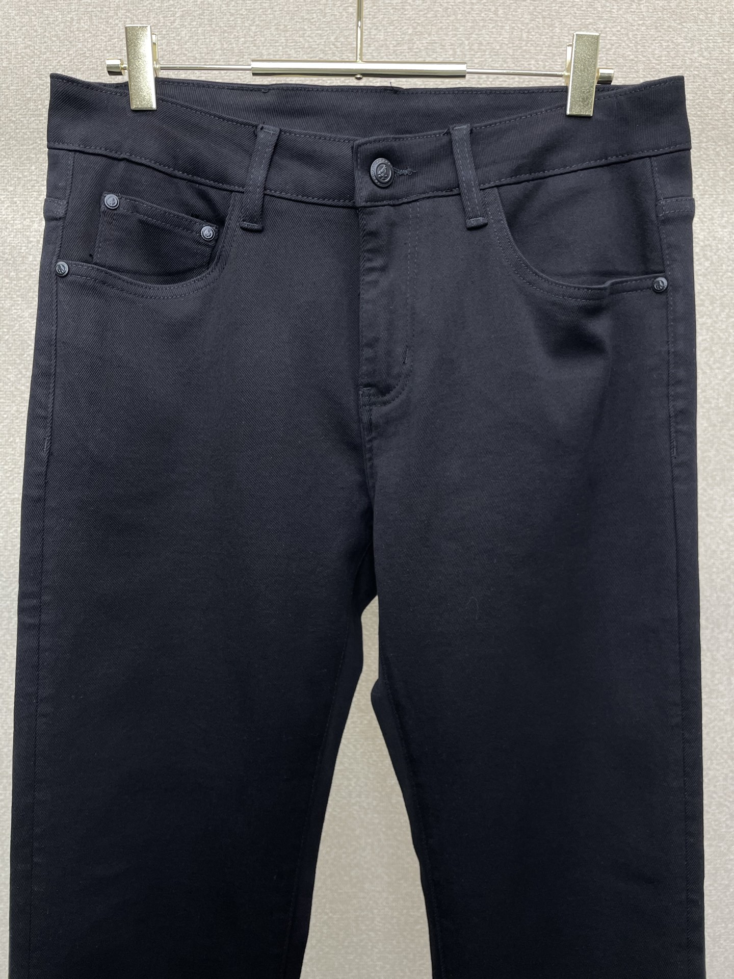 。Prada普拉达💥独家专供新款休闲牛仔裤👖高端版本！专柜定制面料 透气舒适度高，细节无可挑剔，品牌元素