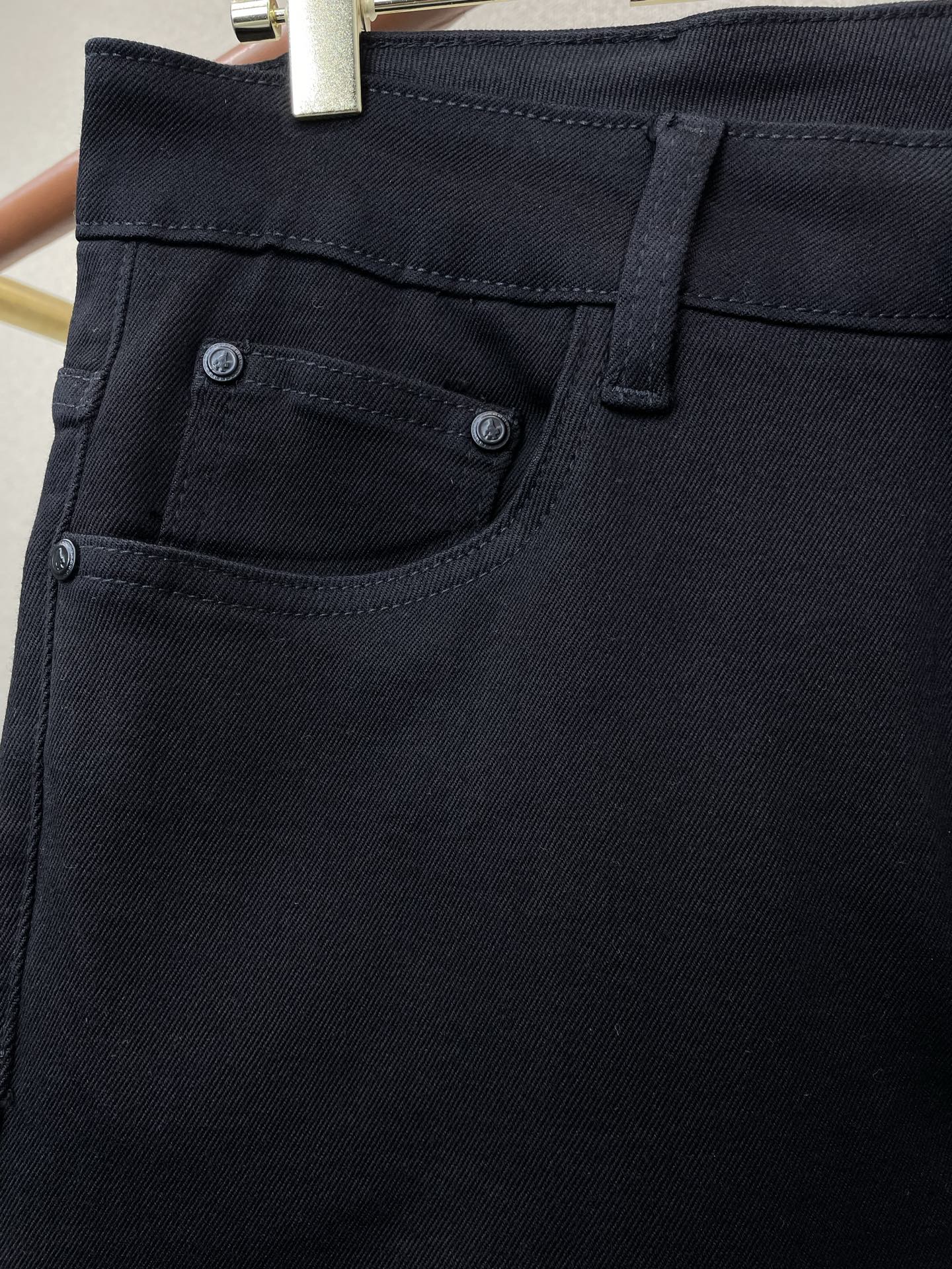 。Prada普拉达💥独家专供新款休闲牛仔裤👖高端版本！专柜定制面料 透气舒适度高，细节无可挑剔，品牌元素