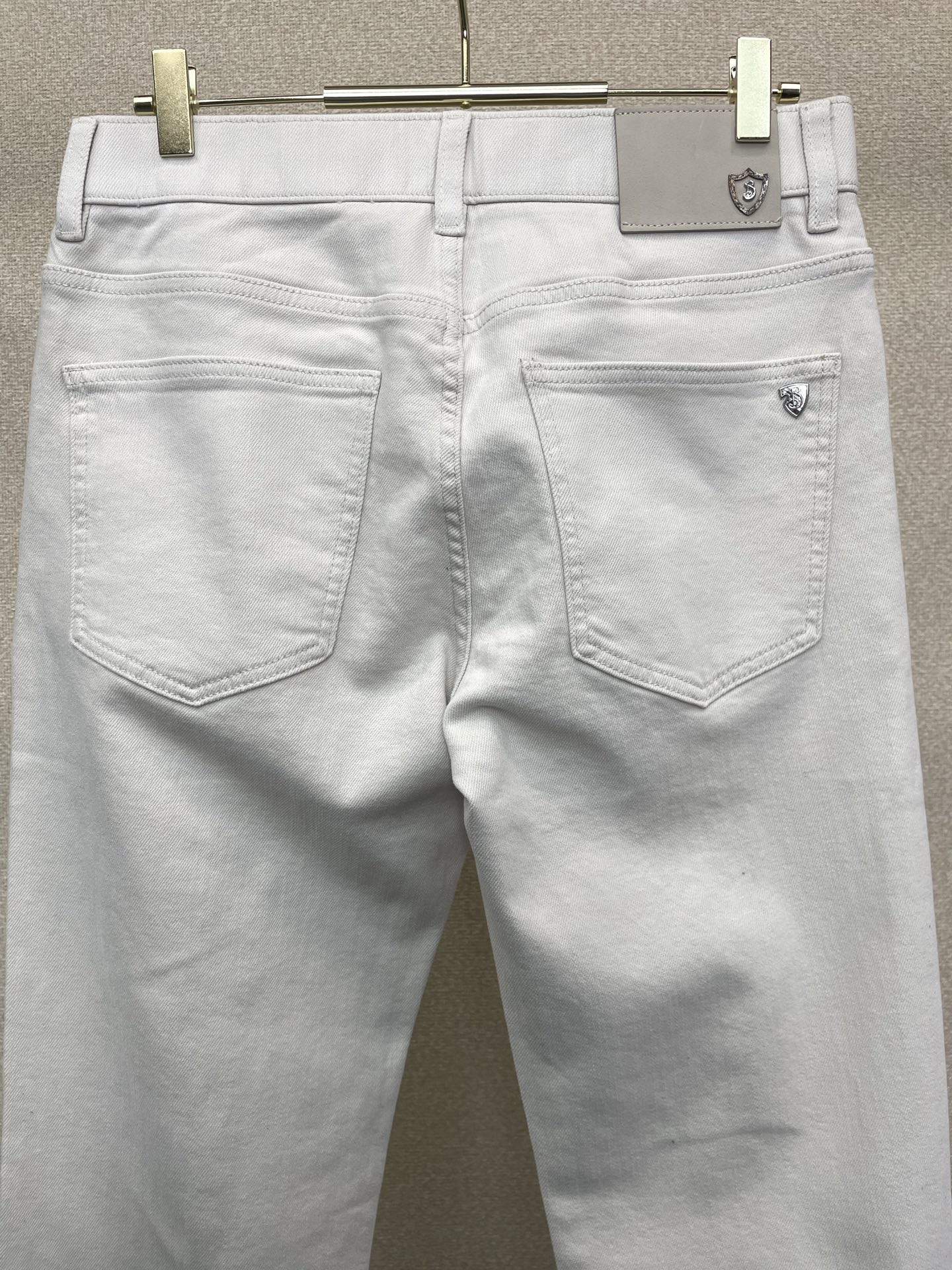 。Burberry巴宝莉💥独家专供新款休闲牛仔裤👖高端版本！专柜定制面料 透气舒适度高，细节无可挑剔，品