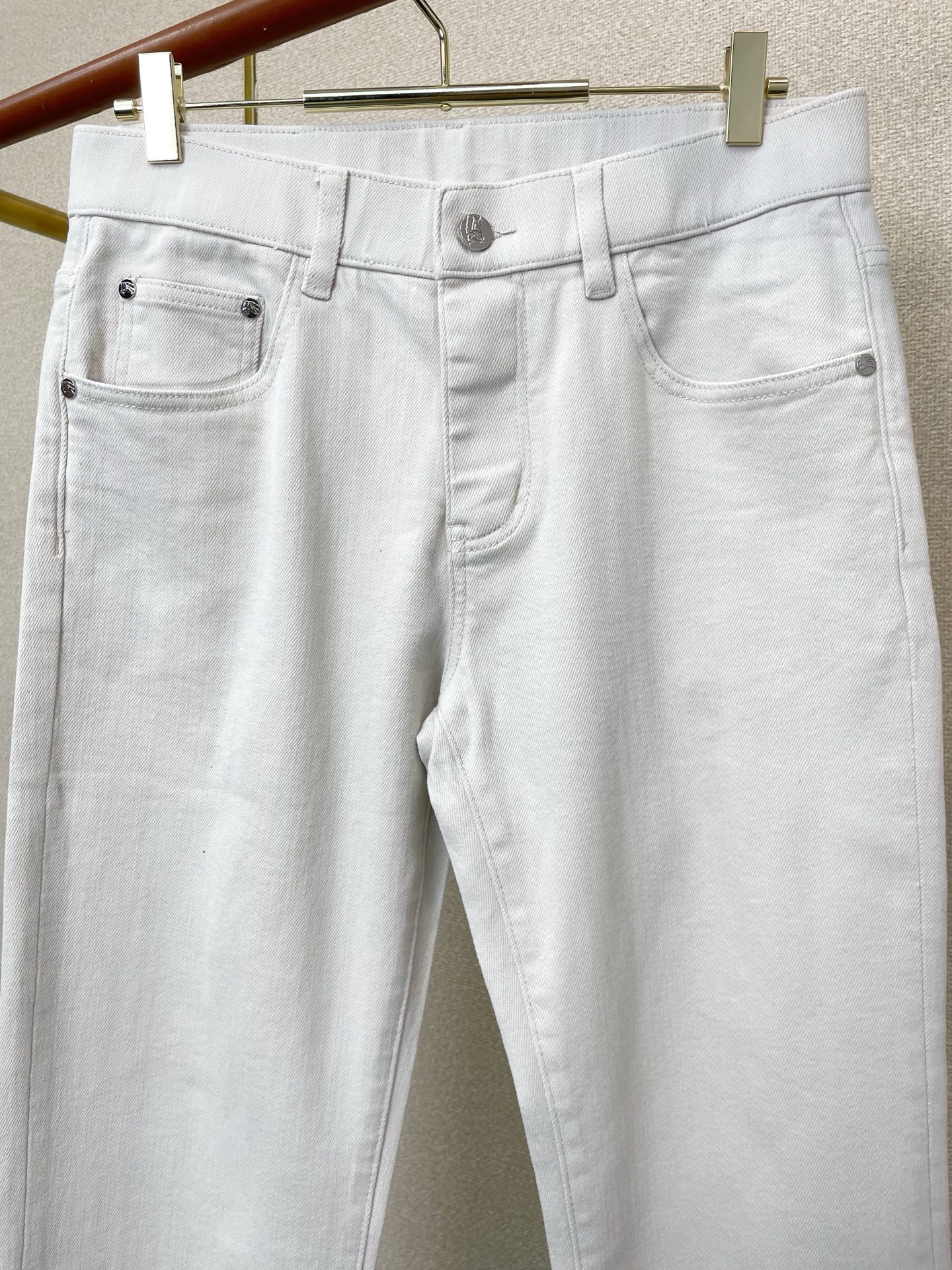 。Burberry巴宝莉💥独家专供新款休闲牛仔裤👖高端版本！专柜定制面料 透气舒适度高，细节无可挑剔，品