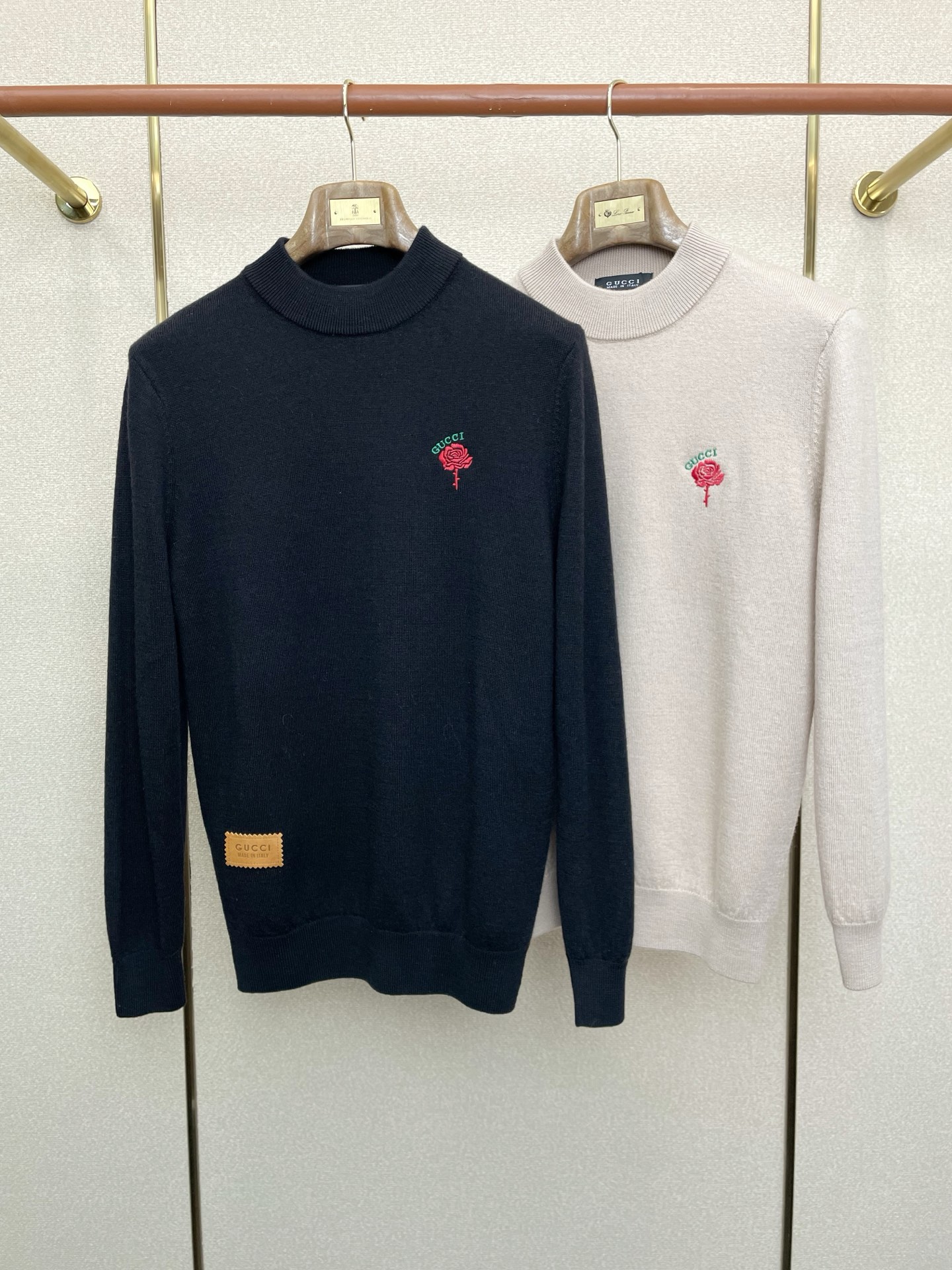 NO:683369,.Gucci Gucci exclusively supplies new original men's cashmere sweaters. High-end customization. High-end version. Fashionable and versatile imported fabrics. Must-have for autumn. Super soft and delicate feel. Skin-friendly and comfortable to wear. High-end boutique. The upper body is exquisitely made by the factory. A must-have item for men. Three complete labels. Size M-4XL,,gucci,gucci,sweaters,19860909.Gucci古驰独家专供新款原单男士羊绒毛衣 高端定制 高端版本 时尚百搭爆款进口面料 入秋必备 手感超柔软细腻 穿着亲肤舒适 高端精品 代工厂精细做上身非常赞 男士必备单品 三标齐全 码数M-4XL,,gucci,gucci,sweaters,,Men's clothing