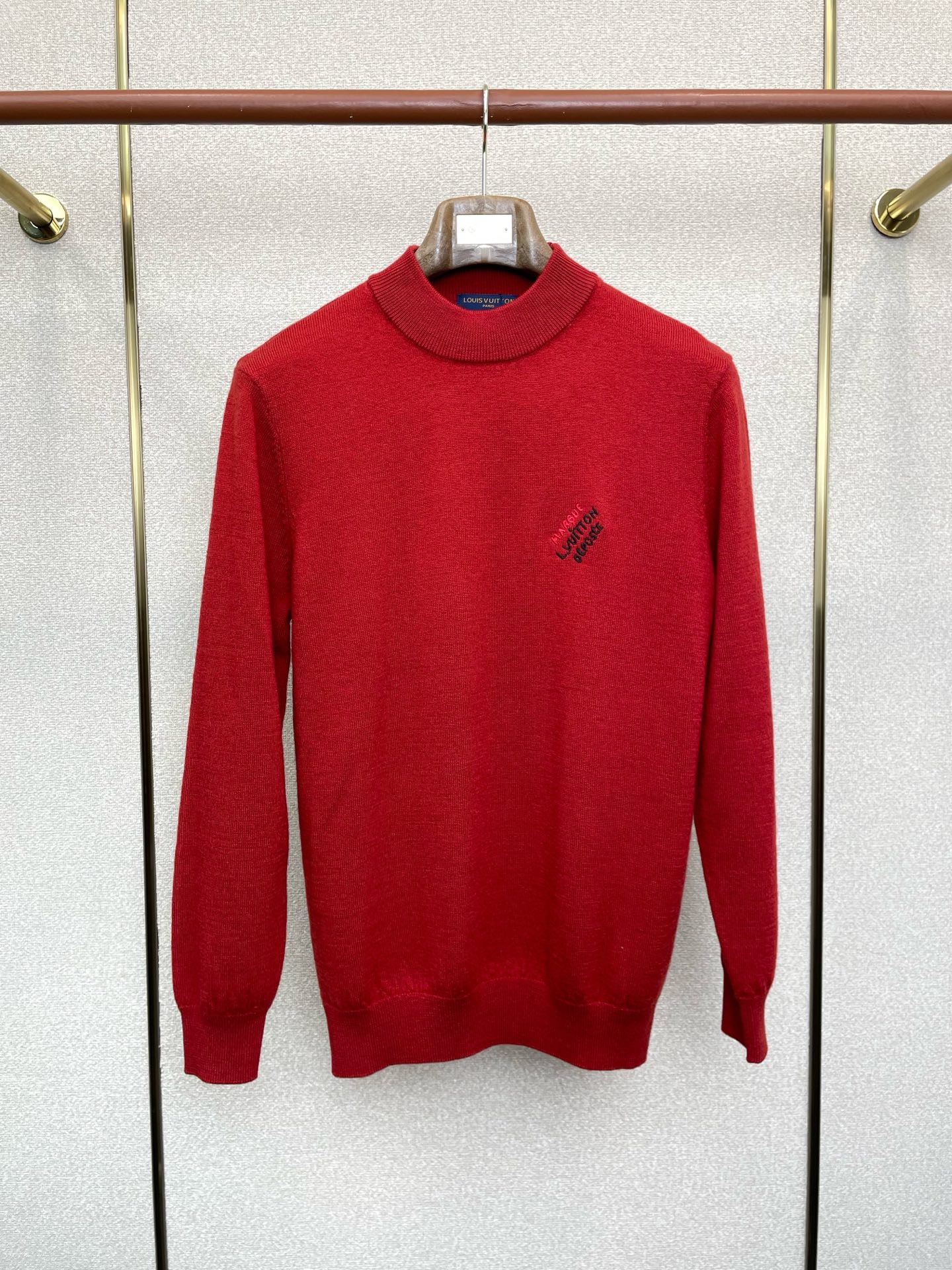 NO:683355,.Louis Vuitton Louis Vuitton exclusively provides new original men's cashmere sweaters. High-end customization. High-end version. Fashionable and versatile imported fabrics. A must-have for autumn. It feels super soft and delicate. It is skin-friendly and comfortable to wear. High-end boutique. The upper body is exquisitely made by the factory. A must-have item for men. Three complete standards. Size M-4XL,,louis vuitton,louis vuitton,sweaters,19860909.Louis Vuitton路易威登独家专供新款原单男士羊绒毛衣 高端定制 高端版本 时尚百搭爆款进口面料 入秋必备 手感超柔软细腻 穿着亲肤舒适 高端精品 代工厂精细做上身非常赞 男士必备单品 三标齐全 码数M-4XL,,louis vuitton,louis vuitton,sweaters,,Men's clothing