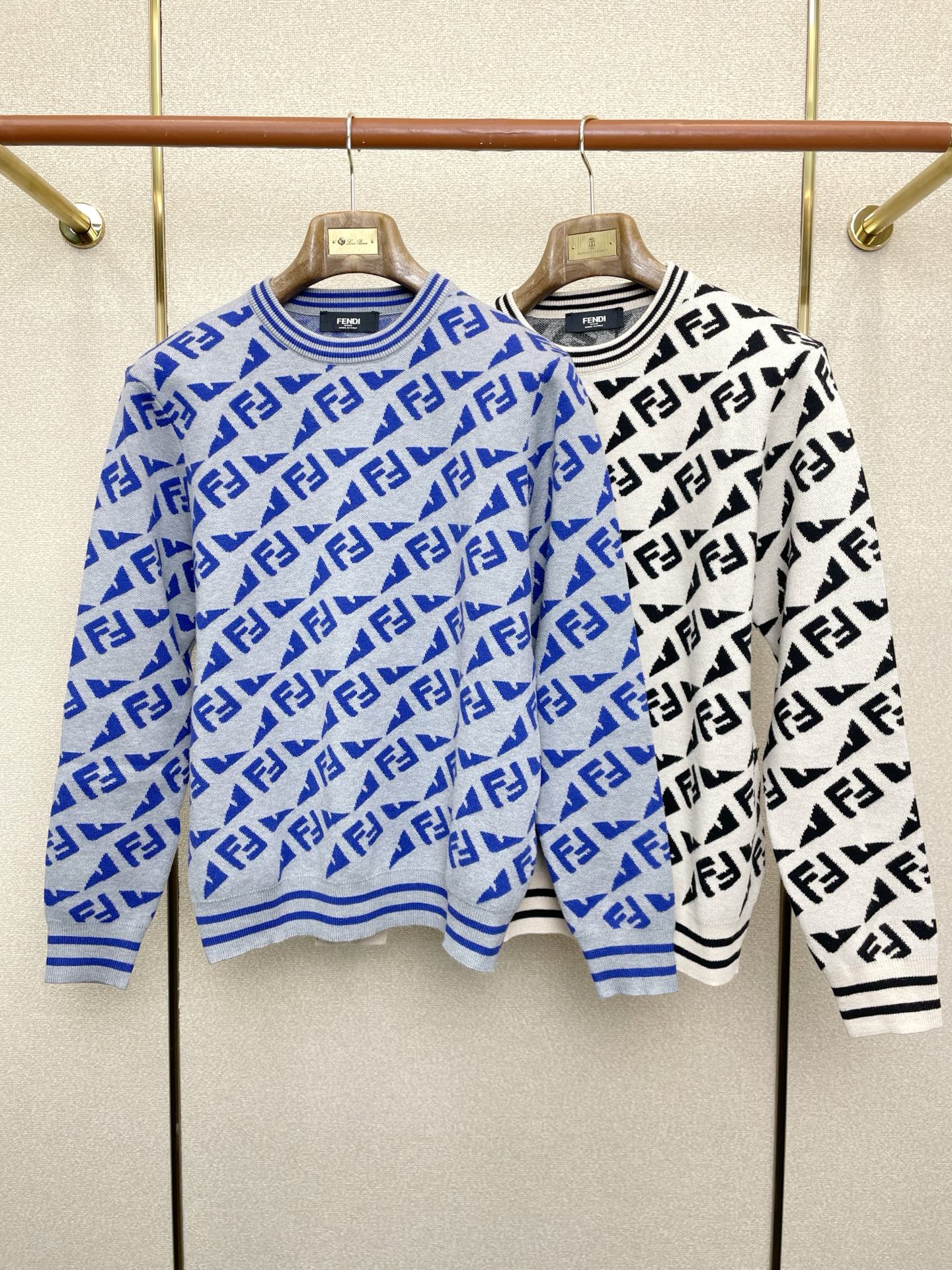 NO:683397,.FENDI Fendi exclusively provides new original men's casual sweaters, high-end customization, high version, fashionable and versatile imported fabrics, super soft and delicate to the touch, skin-friendly and comfortable to wear, high-end boutique, the upper body is exquisitely made by the factory, a must-have item for men, complete with three standards, size S-XL,,fendi,fendi,sweaters,19860909.FENDI芬迪独家专供新款原单男士休闲毛衣 高端定制 高版本 时尚百搭爆款进口面料 手感超柔软细腻 穿着亲肤舒适 高端精品 代工厂精细做上身非常赞 男士必备单品 三标齐全 码数S-XL,,fendi,fendi,sweaters,,Men's clothing