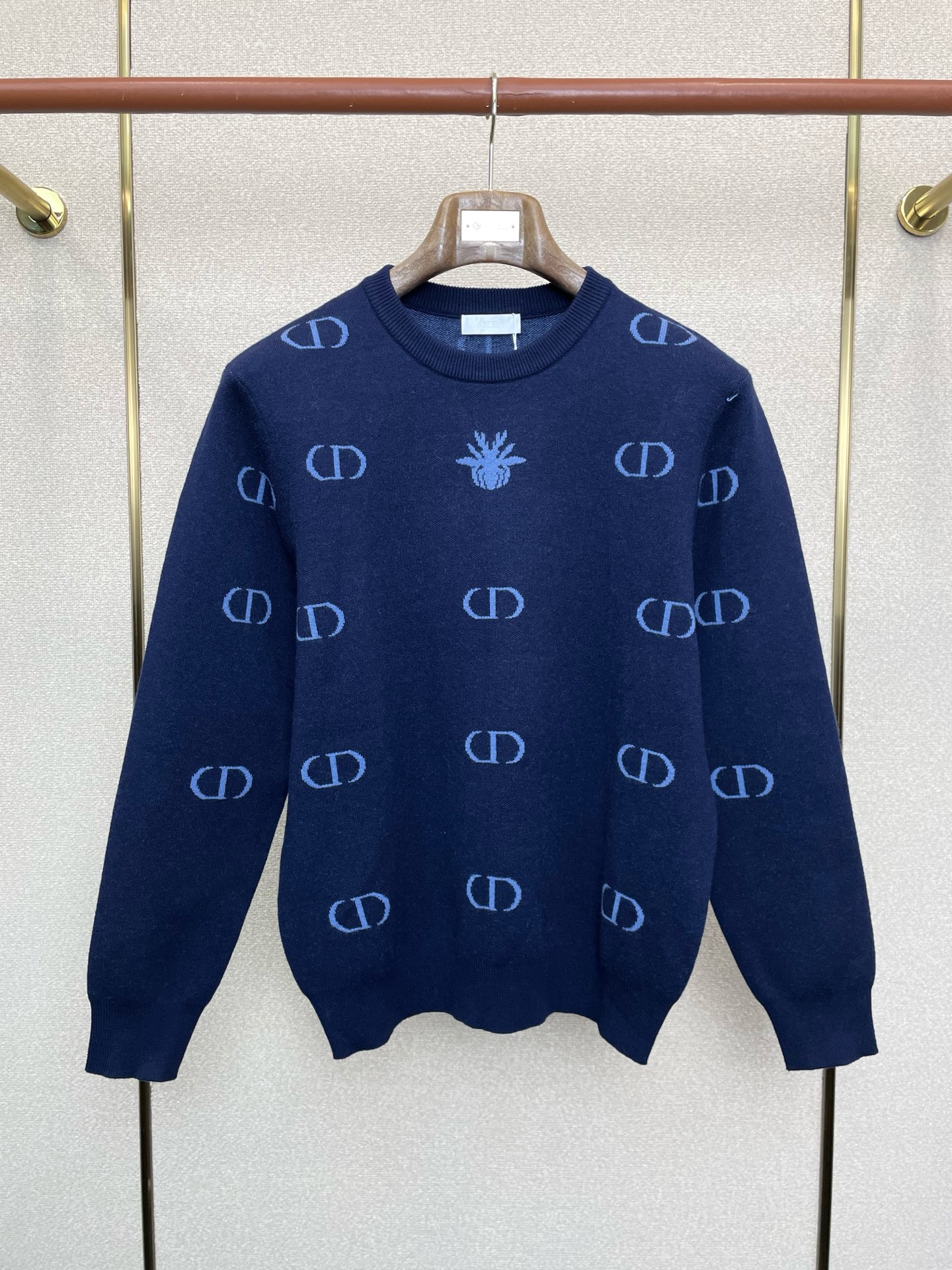 NO:691706,.Dior Dior's new and popular men's casual sweater, high-end customization, high version, fashionable and versatile, popular imported fabrics, super soft and delicate to the touch, skin-friendly and comfortable to wear, high-end boutique, the upper body is exquisitely made by the factory, a must-have item for men, complete with three standards, size S-XL,, dior, dior, sweaters,19860909.Dior迪奥砸锅卖铁都要上的新款新款原单男士休闲毛衣 高端定制 高版本 时尚百搭爆款进口面料 手感超柔软细腻 穿着亲肤舒适 高端精品 代工厂精细做上身非常赞 男士必备单品 三标齐全 码数S-XL,,dior,dior,sweaters,,Men's clothing