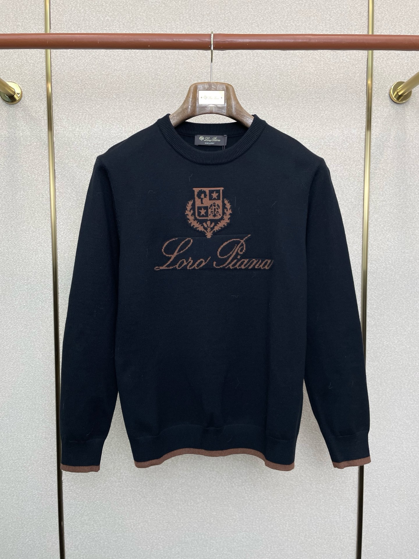 NO:683387,.LP-Loro Piana exclusively provides new original men's casual sweaters. High-end customization. High version. Fashionable and versatile imported fabrics. Super soft and delicate feel. Skin-friendly and comfortable to wear. High-end boutique. The upper body is finely made by the factory. It is a must-have item for men. Three standards are complete. Size S-XL,,loro piana,loro piana,sweaters,19860909.LP-Loro Piana诺悠翩雅独家专供新款原单男士休闲毛衣 高端定制 高版本 时尚百搭爆款进口面料 手感超柔软细腻 穿着亲肤舒适 高端精品 代工厂精细做上身非常赞 男士必备单品 三标齐全 码数S-XL,,loro piana,loro piana,sweaters,,Men's clothing