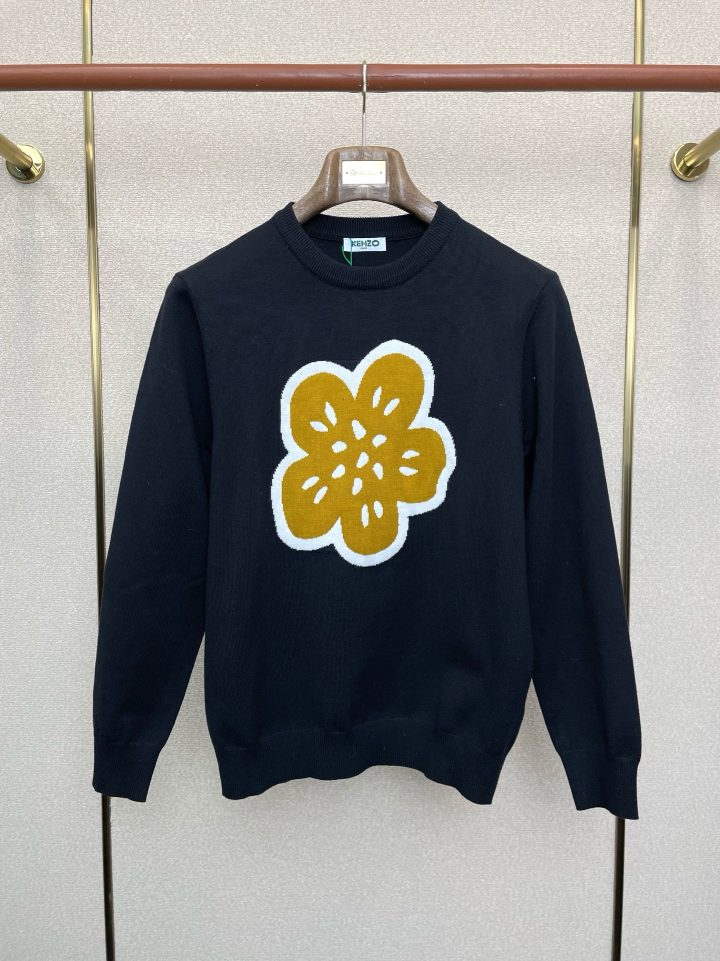 NO:691684,.KENZO's new original men's casual sweater is a must-have. High-end customization. High version. Fashionable and versatile imported fabrics. Super soft and delicate feel. Skin-friendly and comfortable to wear. High-end boutique. The upper body is made by the factory. It is a must-have item for men. Three complete standards. Size S-XL,,sweaters,19860909.KENZO肯佐砸锅卖铁都要上的新款新款原单男士休闲毛衣 高端定制 高版本 时尚百搭爆款进口面料 手感超柔软细腻 穿着亲肤舒适 高端精品 代工厂精细做上身非常赞 男士必备单品 三标齐全 码数S-XL,,sweaters,,Men's clothing