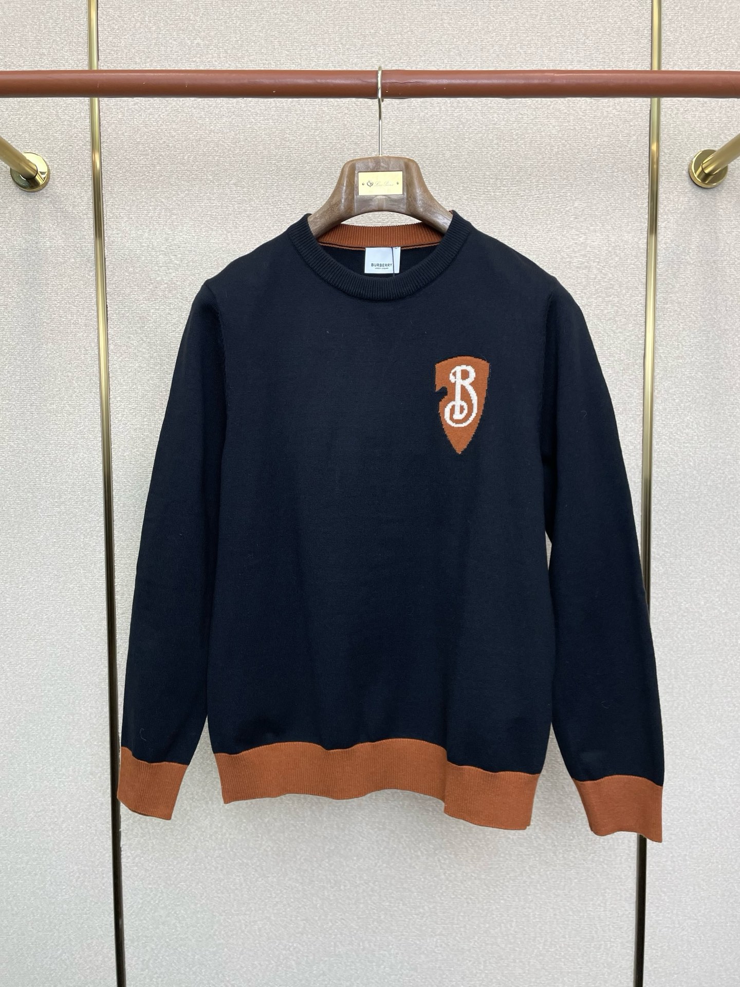 NO:691689,.Burberry's new and popular men's casual sweater, high-end customization, high version, fashionable and versatile imported fabrics, super soft and delicate to the touch, skin-friendly and comfortable to wear, high-end boutique, exquisite upper body made by the factory, very good, a must-have item for men, complete with three standards, size S-XL,, burberry, burberry, sweaters,19860909.Burberry巴宝莉砸锅卖铁都要上的新款新款原单男士休闲毛衣 高端定制 高版本 时尚百搭爆款进口面料 手感超柔软细腻 穿着亲肤舒适 高端精品 代工厂精细做上身非常赞 男士必备单品 三标齐全 码数S-XL,,burberry,burberry,sweaters,,Men's clothing