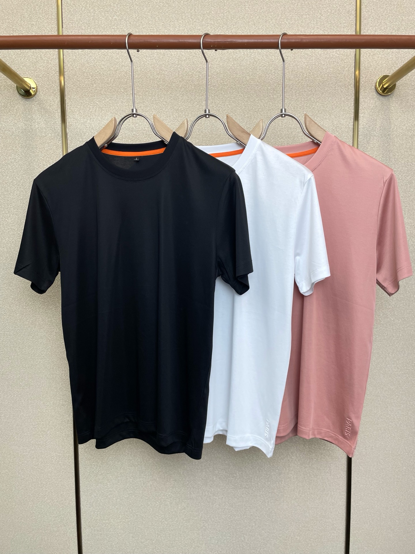 NO:691699,.Hermès's new and popular men's casual short-sleeved original items. High-end customization. High-end version. Fashionable and versatile imported fabrics. Super soft and delicate feel. Skin-friendly and comfortable to wear. High-end boutique. The upper body is exquisitely made by the factory. A must-have item for men. Complete with three standards. Size 48-58, hermes, hermes, T-shirt,19860909.Hermès爱马仕砸锅卖铁都要上的新款新款原单男士休闲短袖 高端定制 高端版本 时尚百搭爆款进口面料 手感超柔软细腻 穿着亲肤舒适 高端精品 代工厂精细做上身非常赞 男士必备单品 三标齐全 码数48-58,,hermes,hermes,T-shirt,,Men's clothing