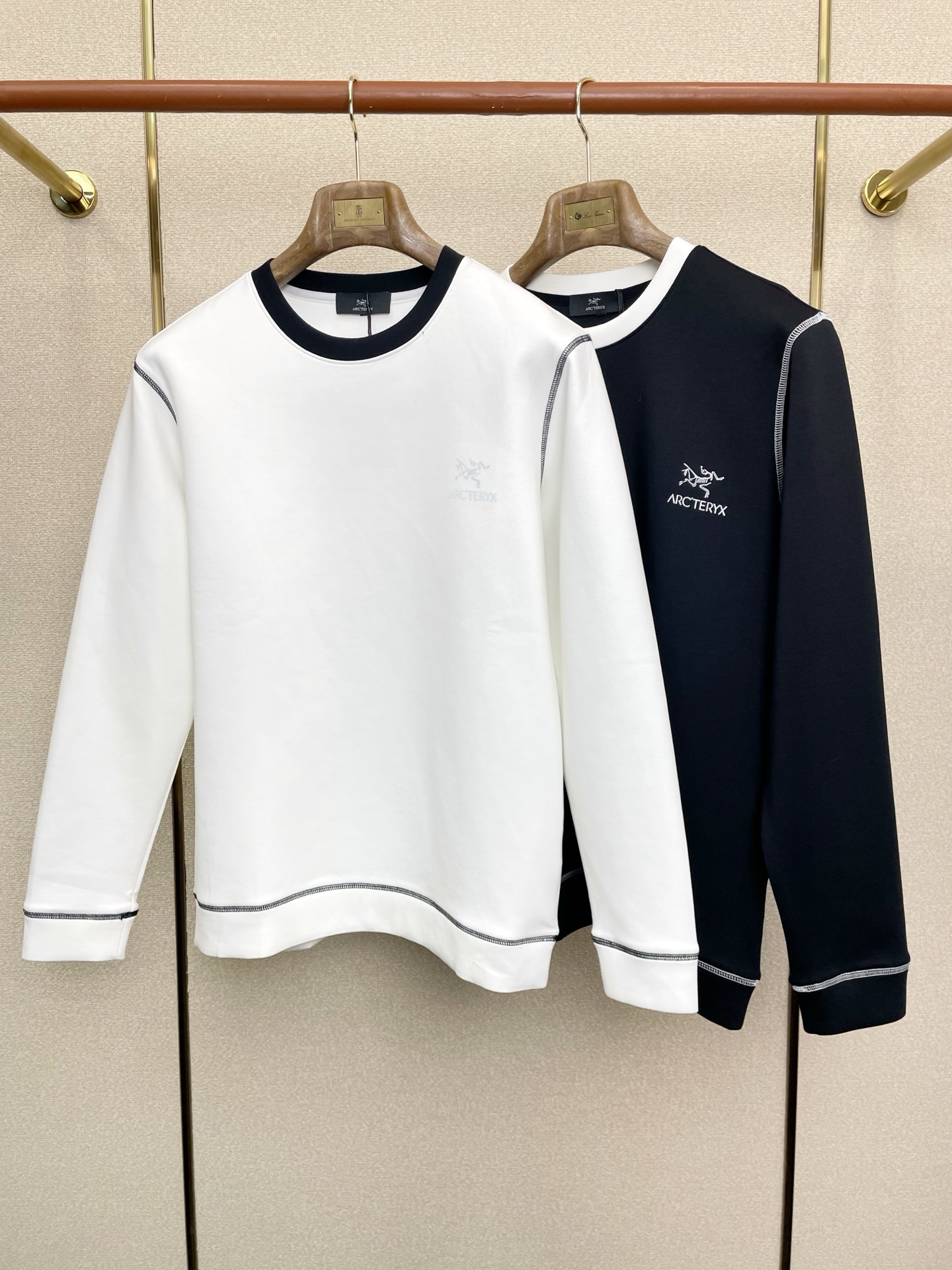 NO:690835,.Arc’teryx exclusively provides new original men’s casual sweatshirts. High-end customization. High-end version. Fashionable and versatile imported fabrics. Super soft and delicate feel. Skin-friendly and comfortable to wear. High-end boutique. The upper body is finely made by the factory. It is a must-have item for men. Three standards are complete. Size M-3XL, arc'teryx, hoodie, sweatshirts,19860909.Arc’teryx始祖鸟独家专供新款原单男士休闲卫衣 高端定制 高端版本 时尚百搭爆款进口面料 手感超柔软细腻 穿着亲肤舒适 高端精品 代工厂精细做上身非常赞 男士必备单品 三标齐全 码数M-3XL,arc'teryx,hoodie,sweatshirts,,Men's clothing