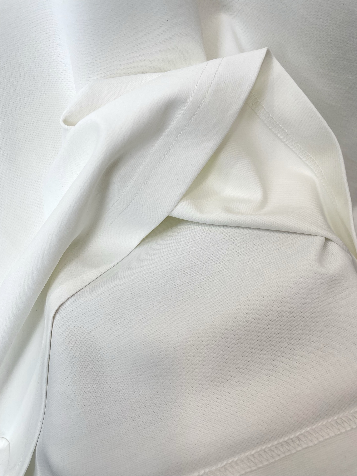 。FENDI芬迪💥砸锅卖铁都要上的新款新款原单男士休闲短袖 高端定制 高端版本 时尚百搭爆款⚠️⚠️✨✨