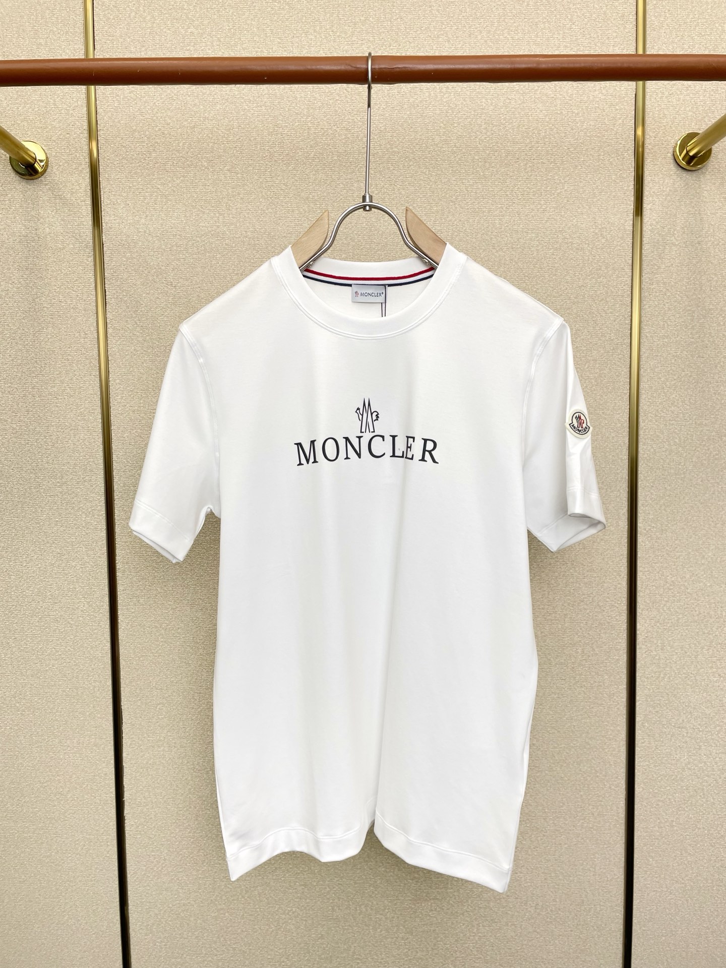 。Moncler蒙口💥砸锅卖铁都要上的新款新款原单男士休闲短袖 高端定制 高端版本 时尚百搭爆款⚠️⚠️