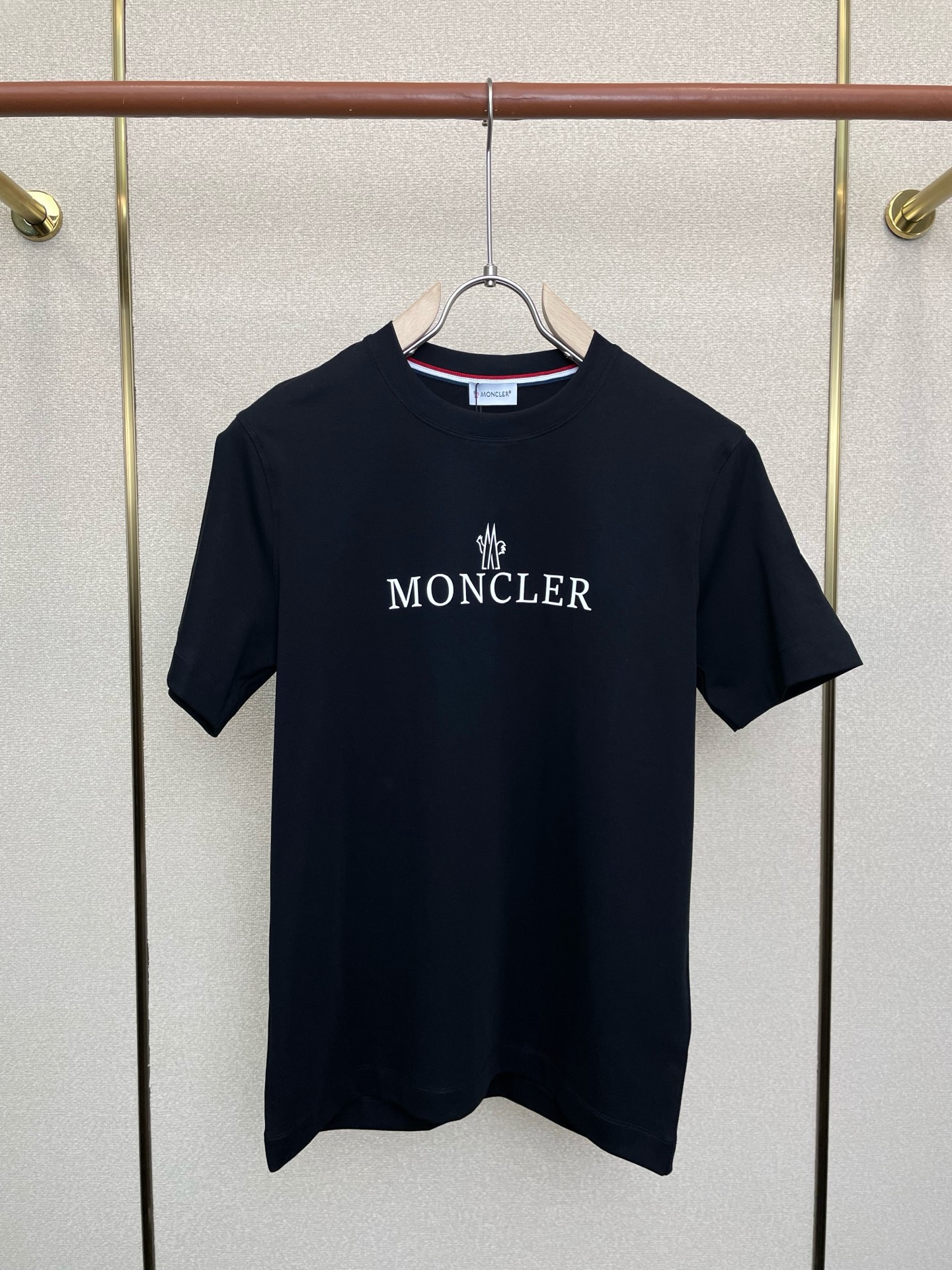 。Moncler蒙口💥砸锅卖铁都要上的新款新款原单男士休闲短袖 高端定制 高端版本 时尚百搭爆款⚠️⚠️