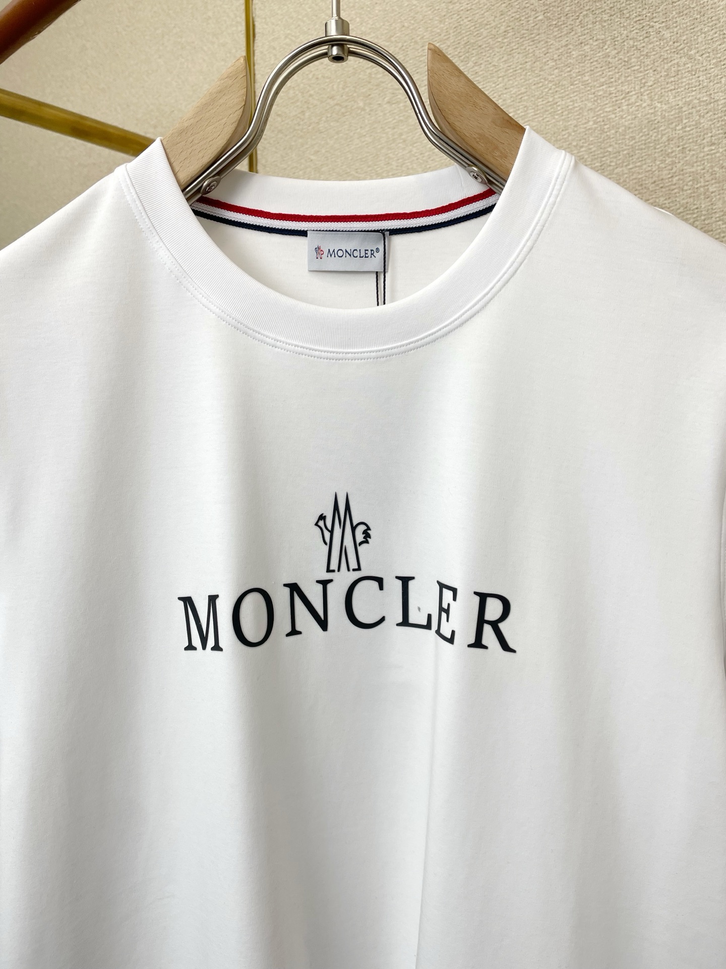 。Moncler蒙口💥砸锅卖铁都要上的新款新款原单男士休闲短袖 高端定制 高端版本 时尚百搭爆款⚠️⚠️