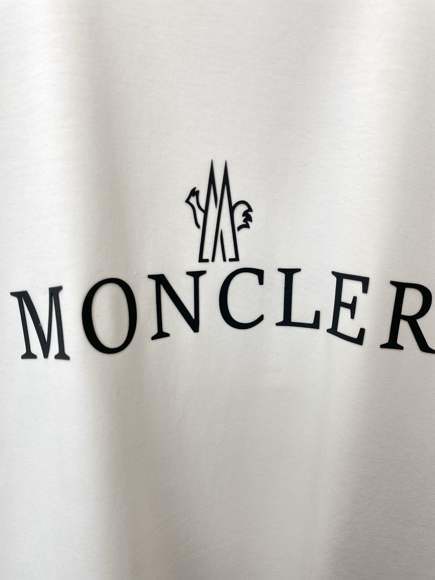 。Moncler蒙口💥砸锅卖铁都要上的新款新款原单男士休闲短袖 高端定制 高端版本 时尚百搭爆款⚠️⚠️