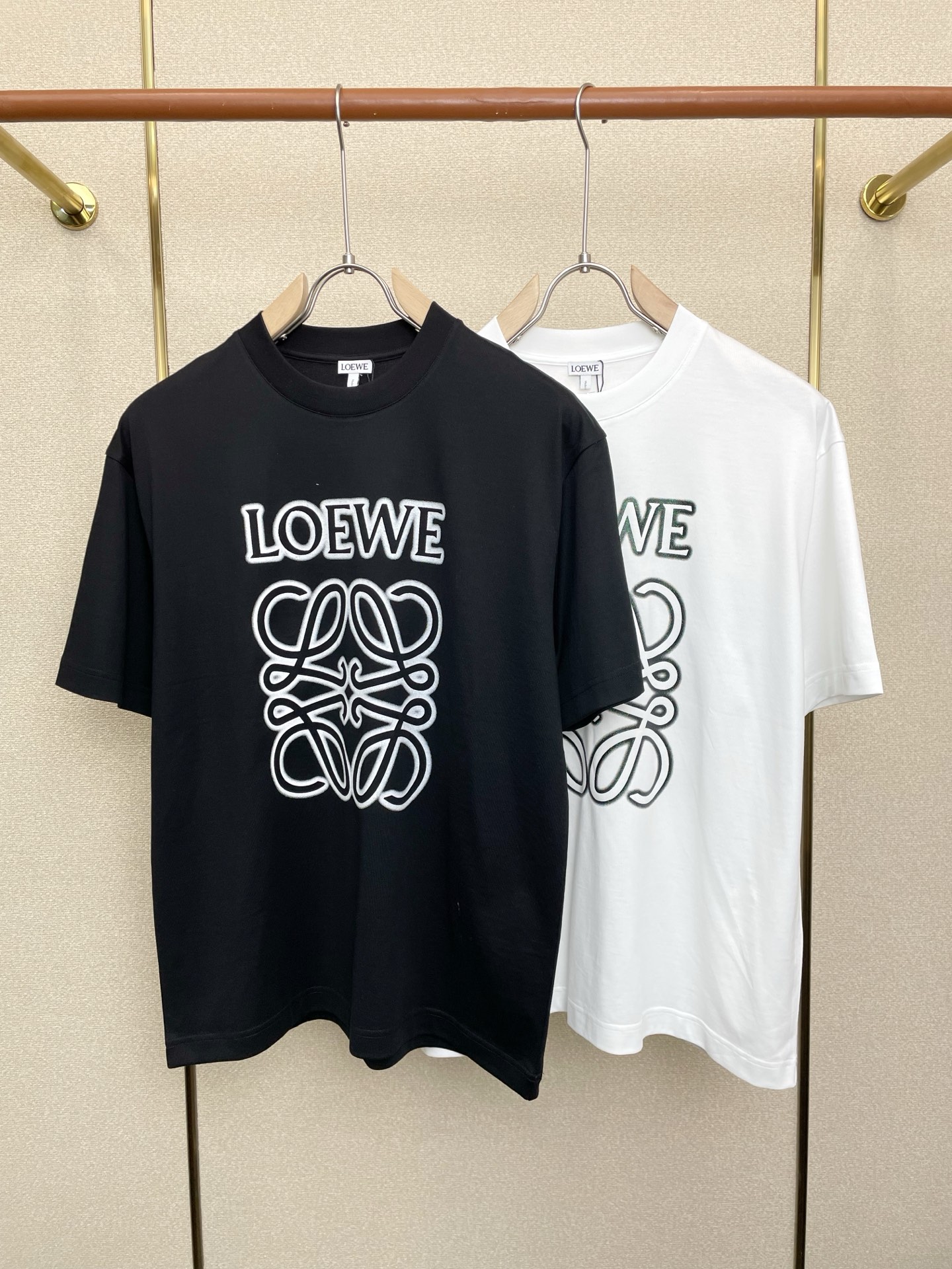 。LOEWE罗意威💥砸锅卖铁都要上的新款新款原单男士休闲短袖 高端定制 高端版本 时尚百搭爆款⚠️⚠️✨