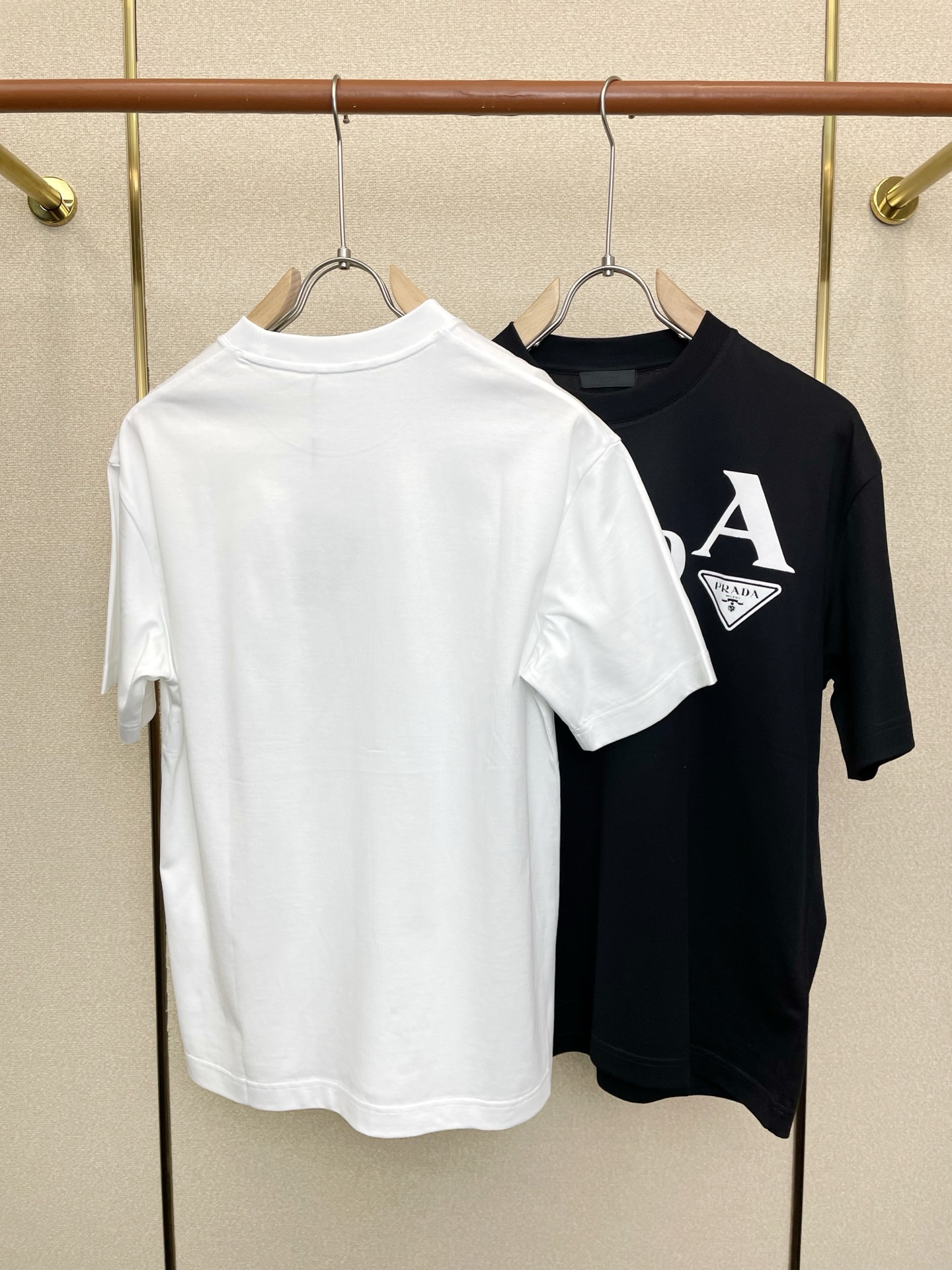 。Prada普拉达💥砸锅卖铁都要上的新款新款原单男士休闲短袖 高端定制 高端版本 时尚百搭爆款⚠️⚠️✨