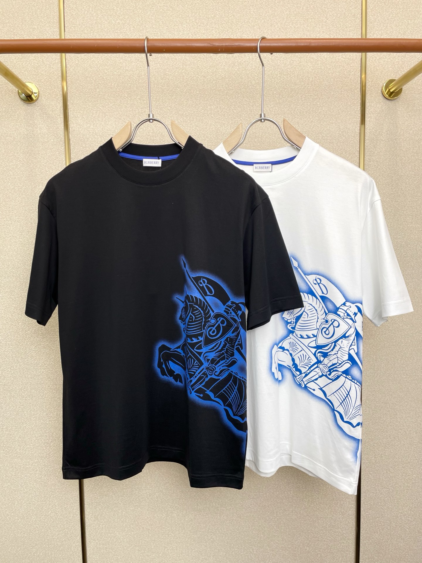 。Burberry巴宝莉💥砸锅卖铁都要上的新款新款原单男士休闲短袖 高端定制 高端版本 时尚百搭爆款⚠️