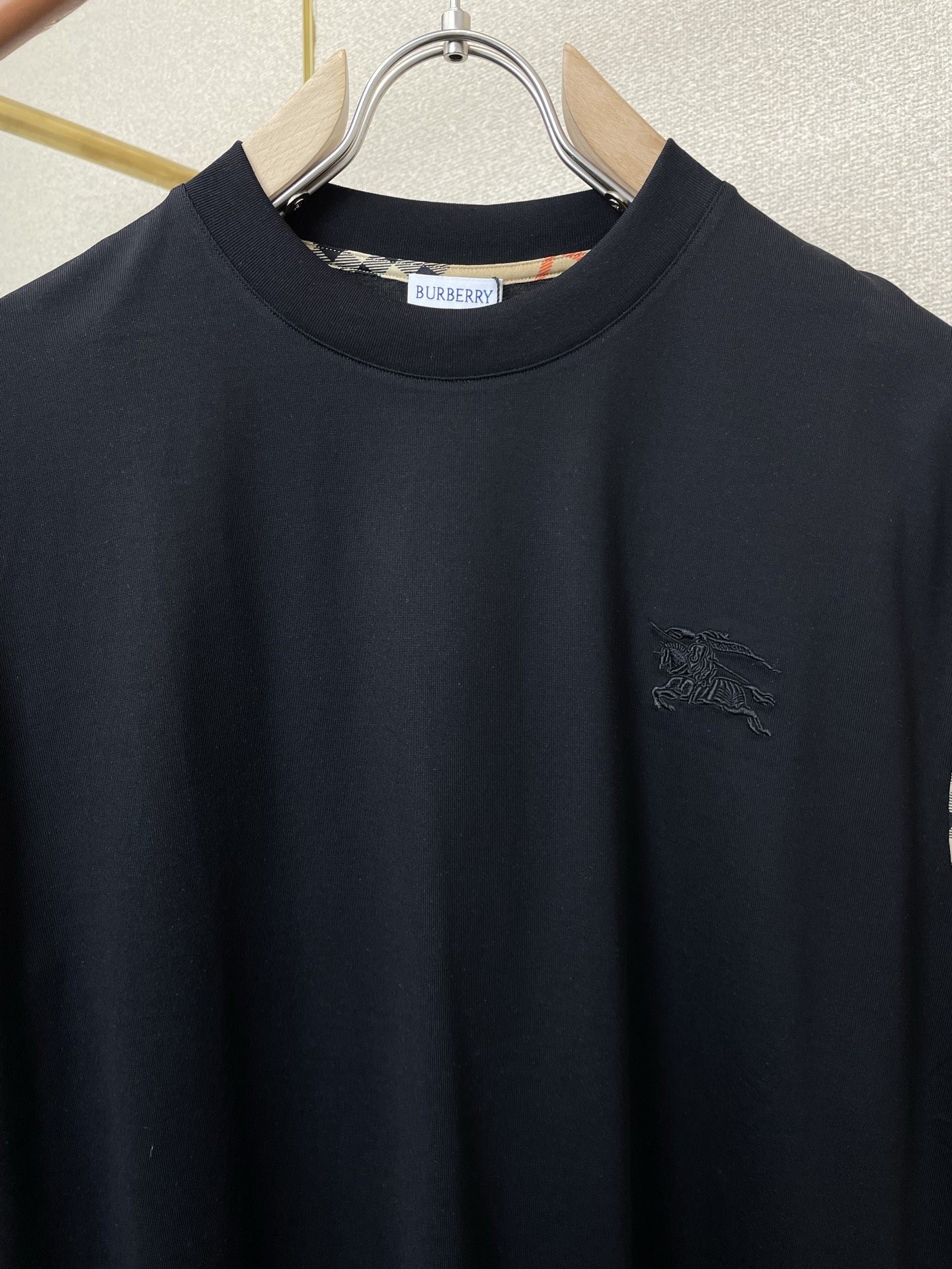 。Burberry巴宝莉💥砸锅卖铁都要上的新款新款原单男士休闲短袖 高端定制 高端版本 时尚百搭爆款⚠️