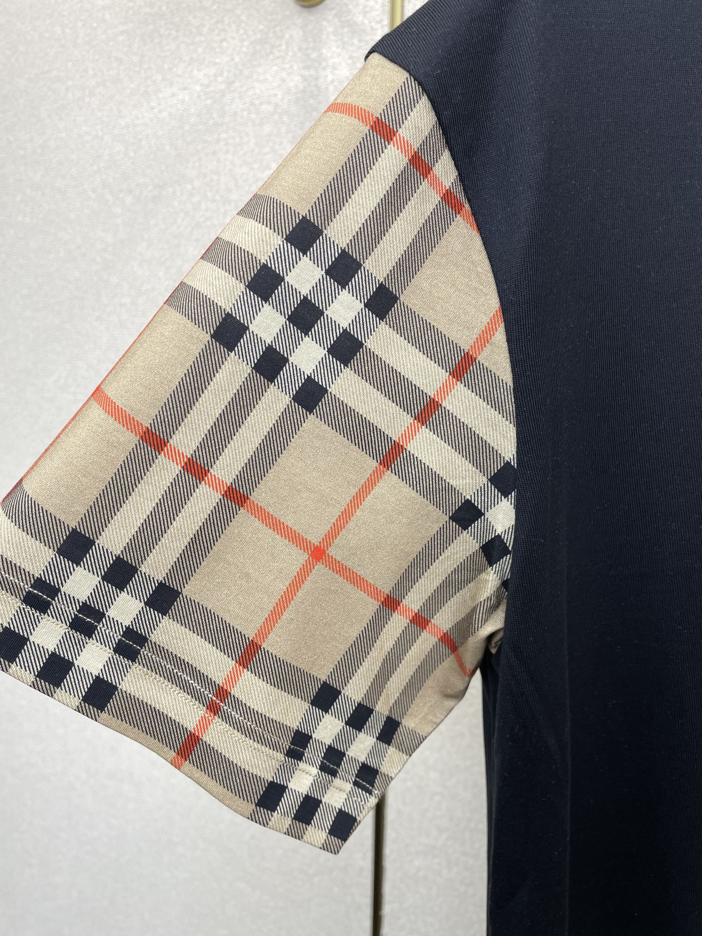 。Burberry巴宝莉💥砸锅卖铁都要上的新款新款原单男士休闲短袖 高端定制 高端版本 时尚百搭爆款⚠️