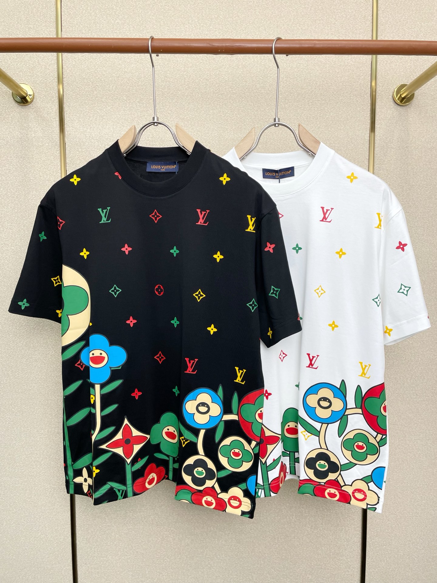 NO:691742,.Louis Vuitton Louis Vuitton exclusively provides new original men's casual short sleeves. High-end customization. High-end version. Fashionable and versatile imported fabrics. Super soft and delicate feel. Skin-friendly and comfortable to wear. High-end boutique. The upper body is exquisitely made by the factory. A must-have item for men. Three complete standards. Size S-3XL,,louis vuitton,louis vuitton,T-shirt,19860909.Louis Vuitton路易威登独家专供新款原单男士休闲短袖 高端定制 高端版本 时尚百搭爆款进口面料 手感超柔软细腻 穿着亲肤舒适 高端精品 代工厂精细做上身非常赞 男士必备单品 三标齐全 码数S-3XL,,louis vuitton,louis vuitton,T-shirt,,Men's clothing