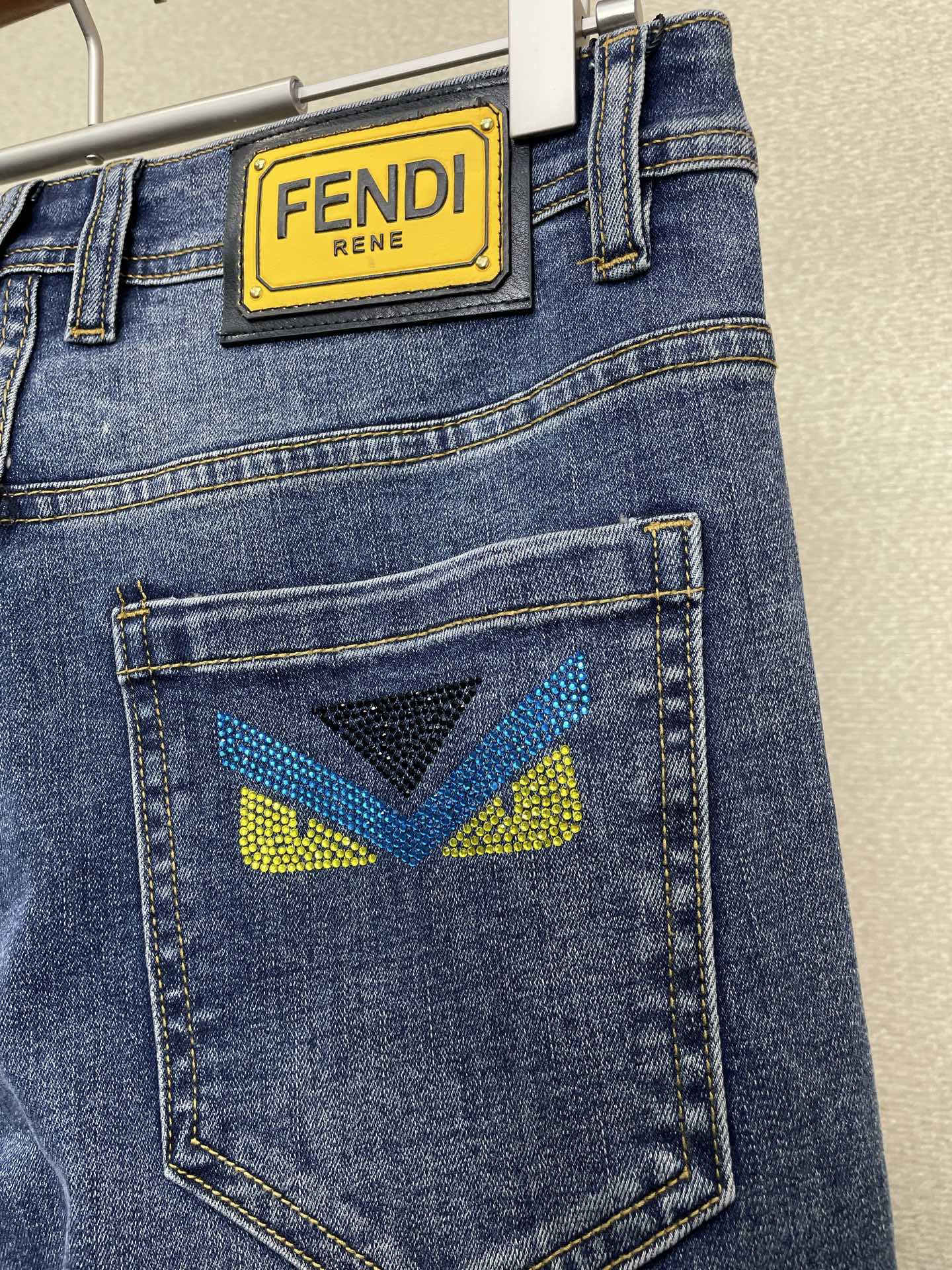 支持跨年售后！。FENDI芬迪💥独家专供新款休闲牛仔裤👖高端版本！专柜定制面料 透气舒适度高，细节无可挑