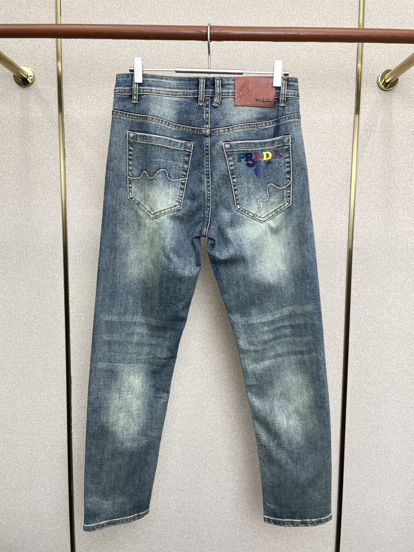 支持跨年售后！。Prada普拉达💥独家专供新款休闲牛仔裤👖高端版本！专柜定制面料 透气舒适度高，细节无可