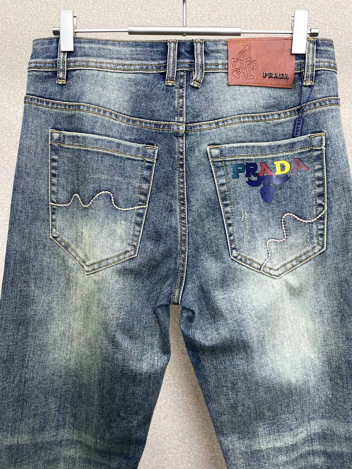 支持跨年售后！。Prada普拉达💥独家专供新款休闲牛仔裤👖高端版本！专柜定制面料 透气舒适度高，细节无可