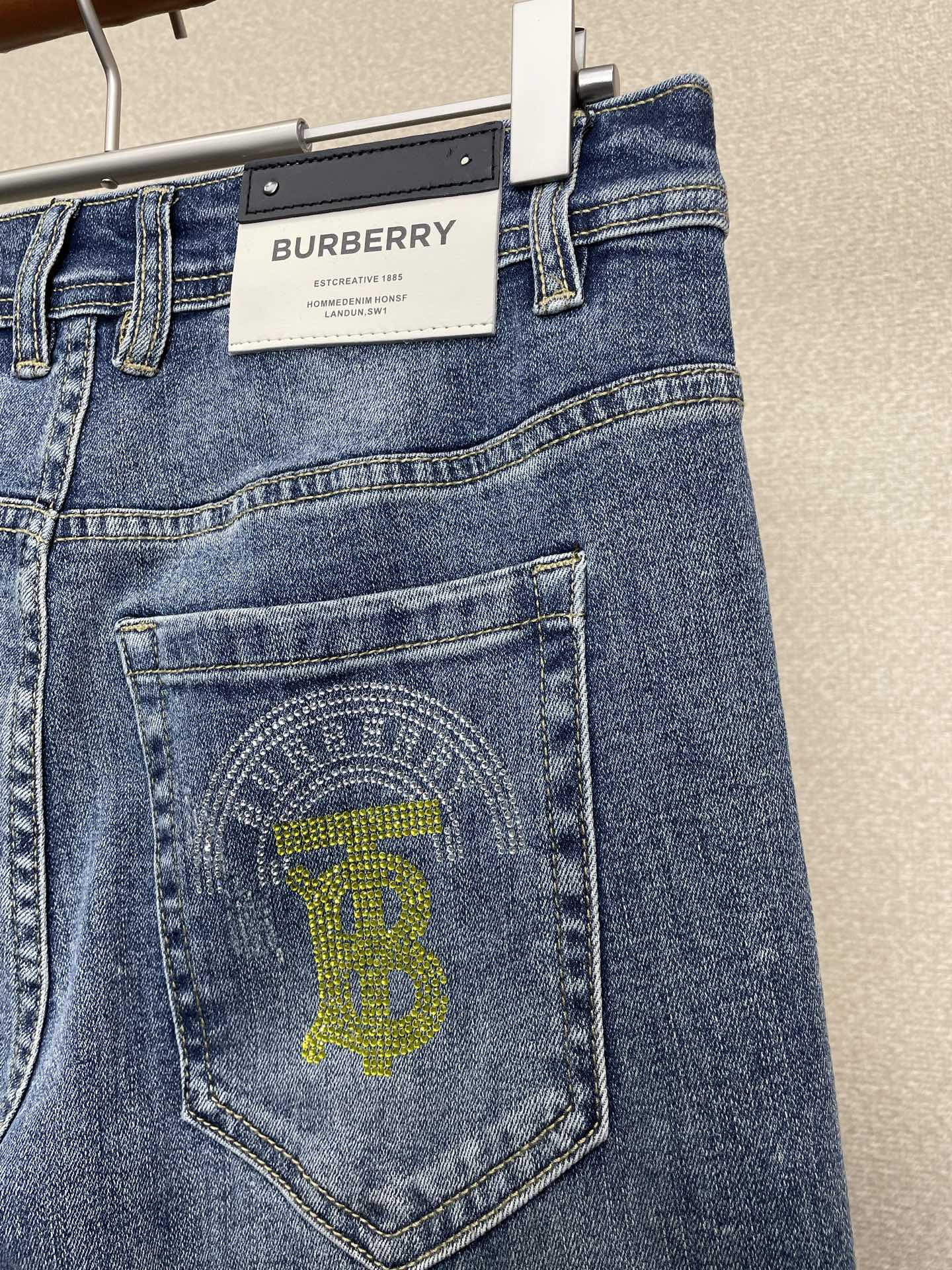 支持跨年售后！。Burberry巴宝莉💥独家专供新款休闲牛仔裤👖高端版本！专柜定制面料 透气舒适度高，细