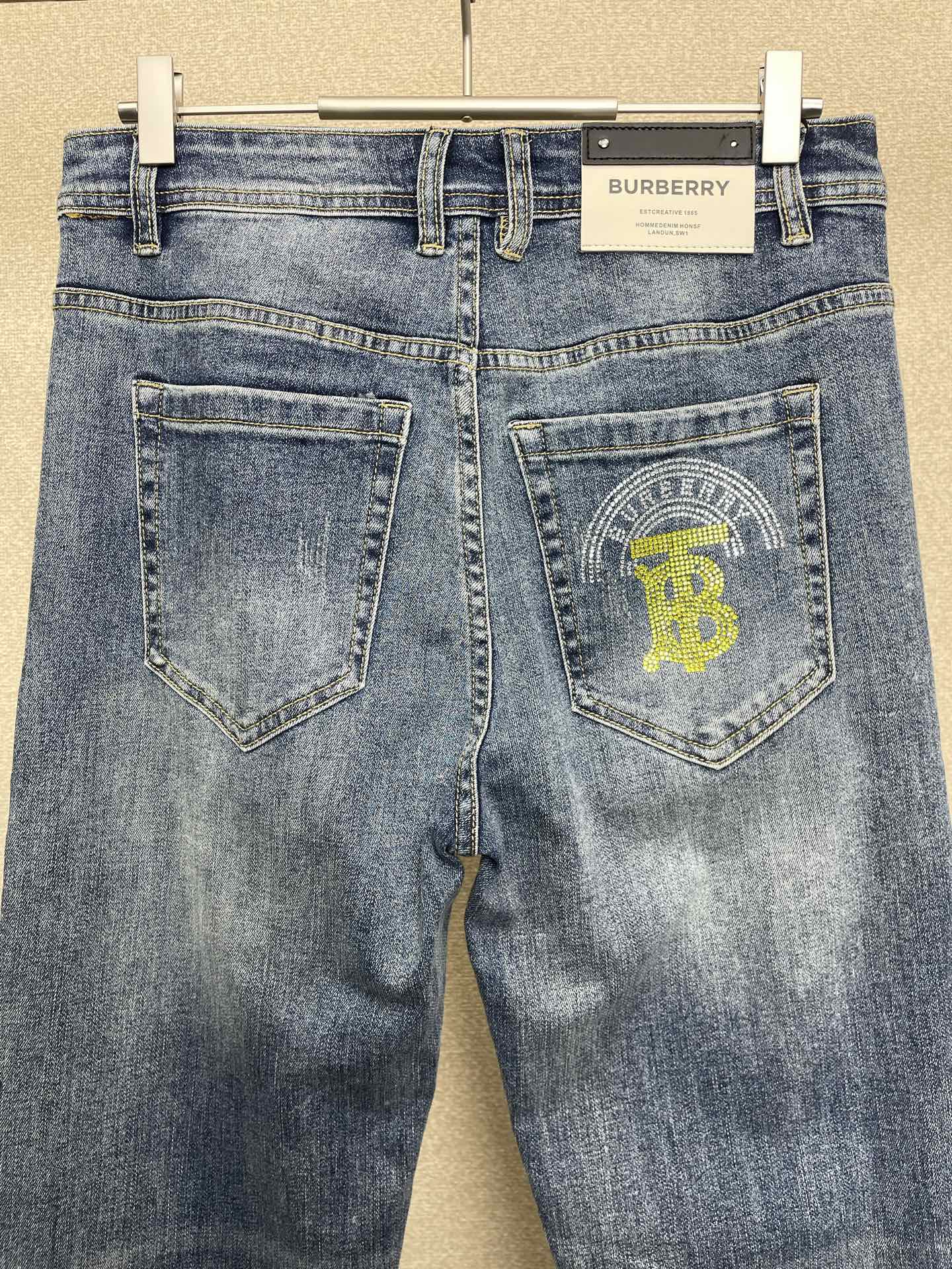 支持跨年售后！。Burberry巴宝莉💥独家专供新款休闲牛仔裤👖高端版本！专柜定制面料 透气舒适度高，细