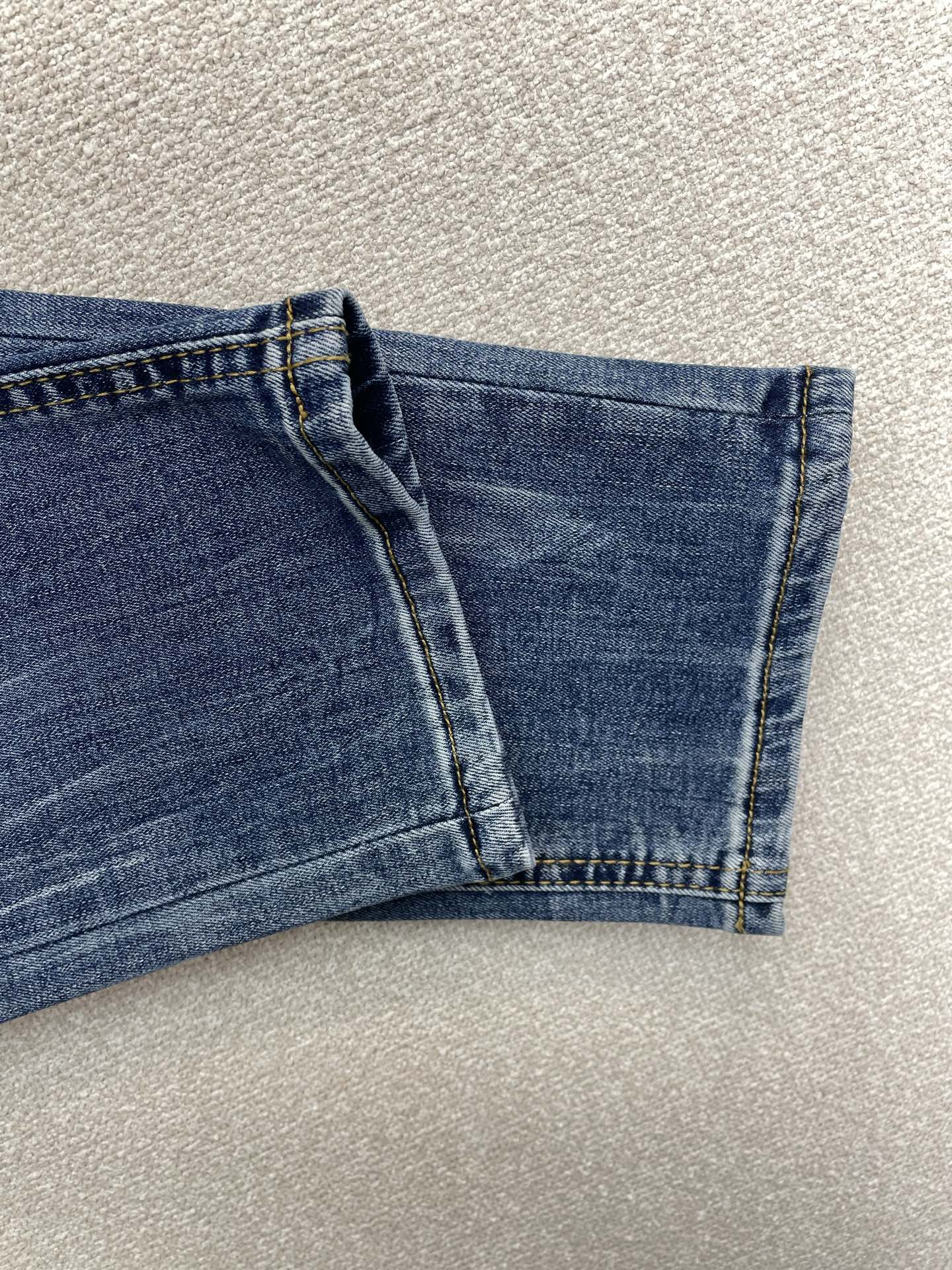 支持跨年售后！。Miumiu缪谬💥独家专供新款休闲牛仔裤👖高端版本！专柜定制面料 透气舒适度高，细节无可