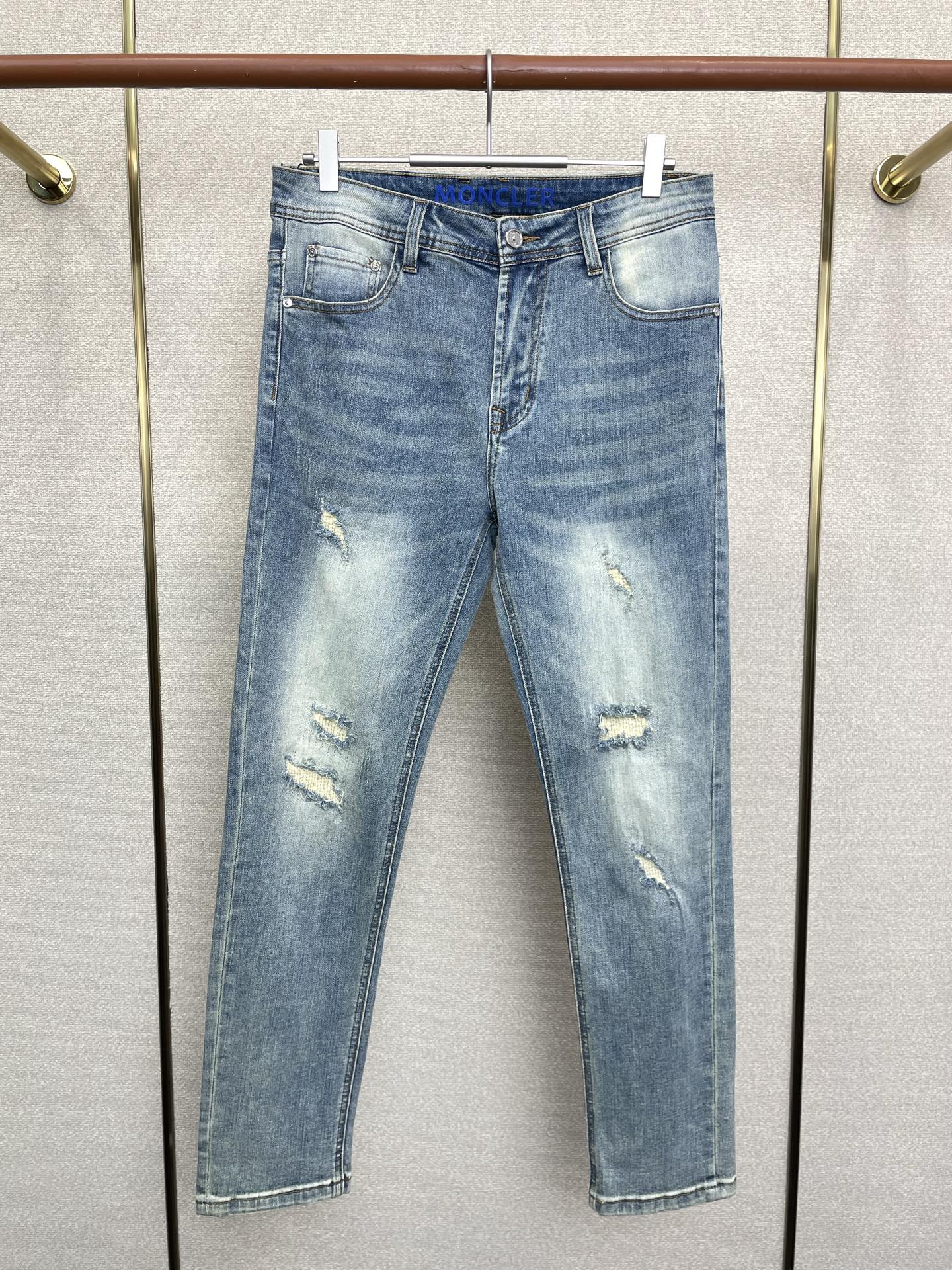 支持跨年售后！。Moncler蒙口💥独家专供新款休闲牛仔裤👖高端版本！专柜定制面料 透气舒适度高，细节无