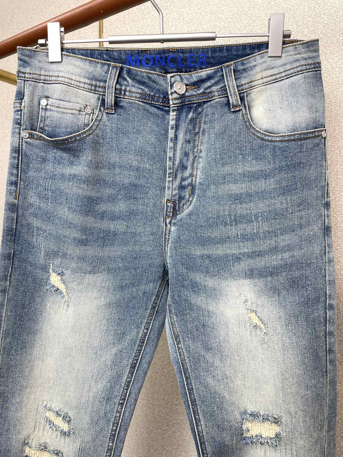 支持跨年售后！。Moncler蒙口💥独家专供新款休闲牛仔裤👖高端版本！专柜定制面料 透气舒适度高，细节无