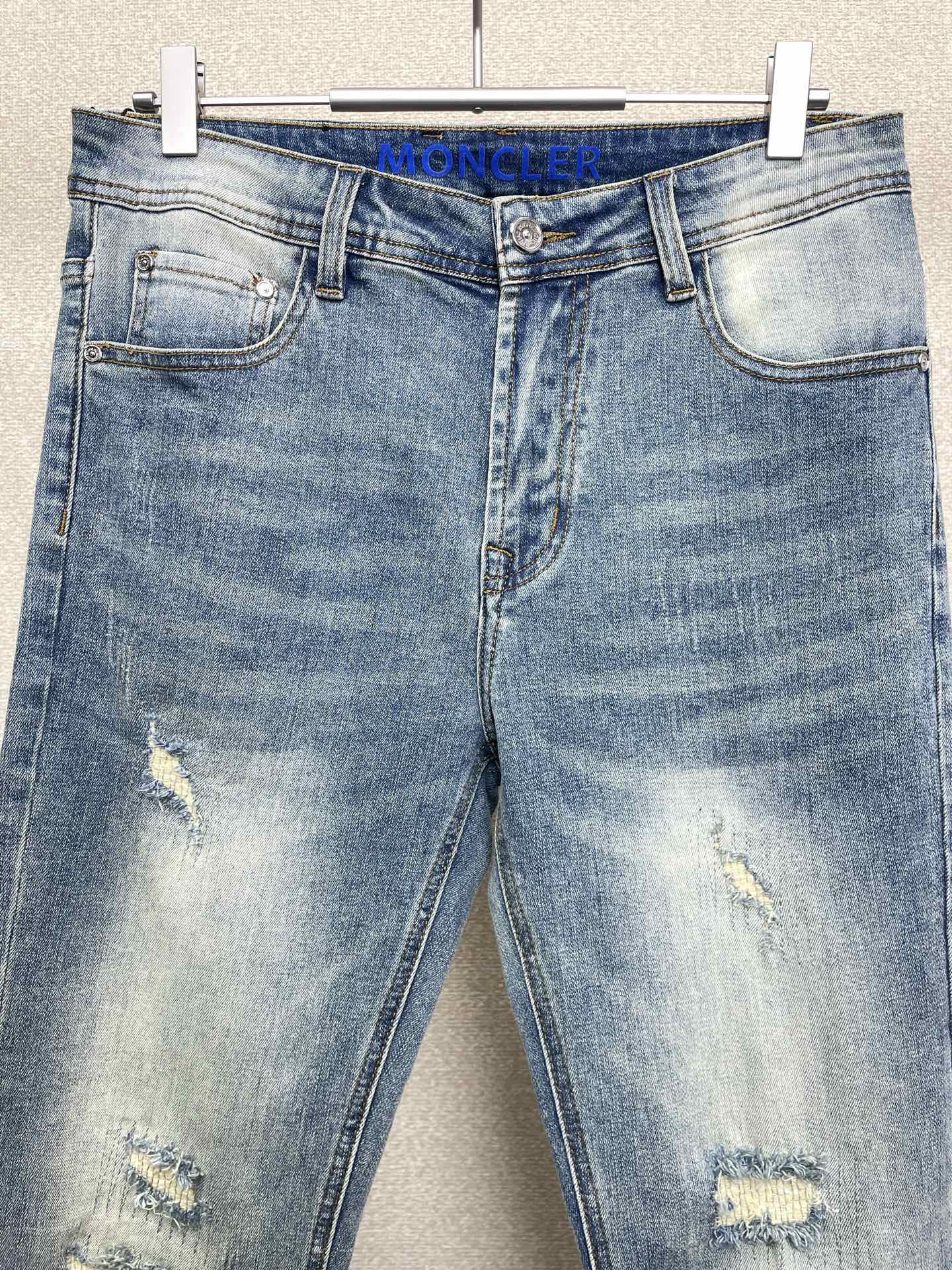 支持跨年售后！。Moncler蒙口💥独家专供新款休闲牛仔裤👖高端版本！专柜定制面料 透气舒适度高，细节无