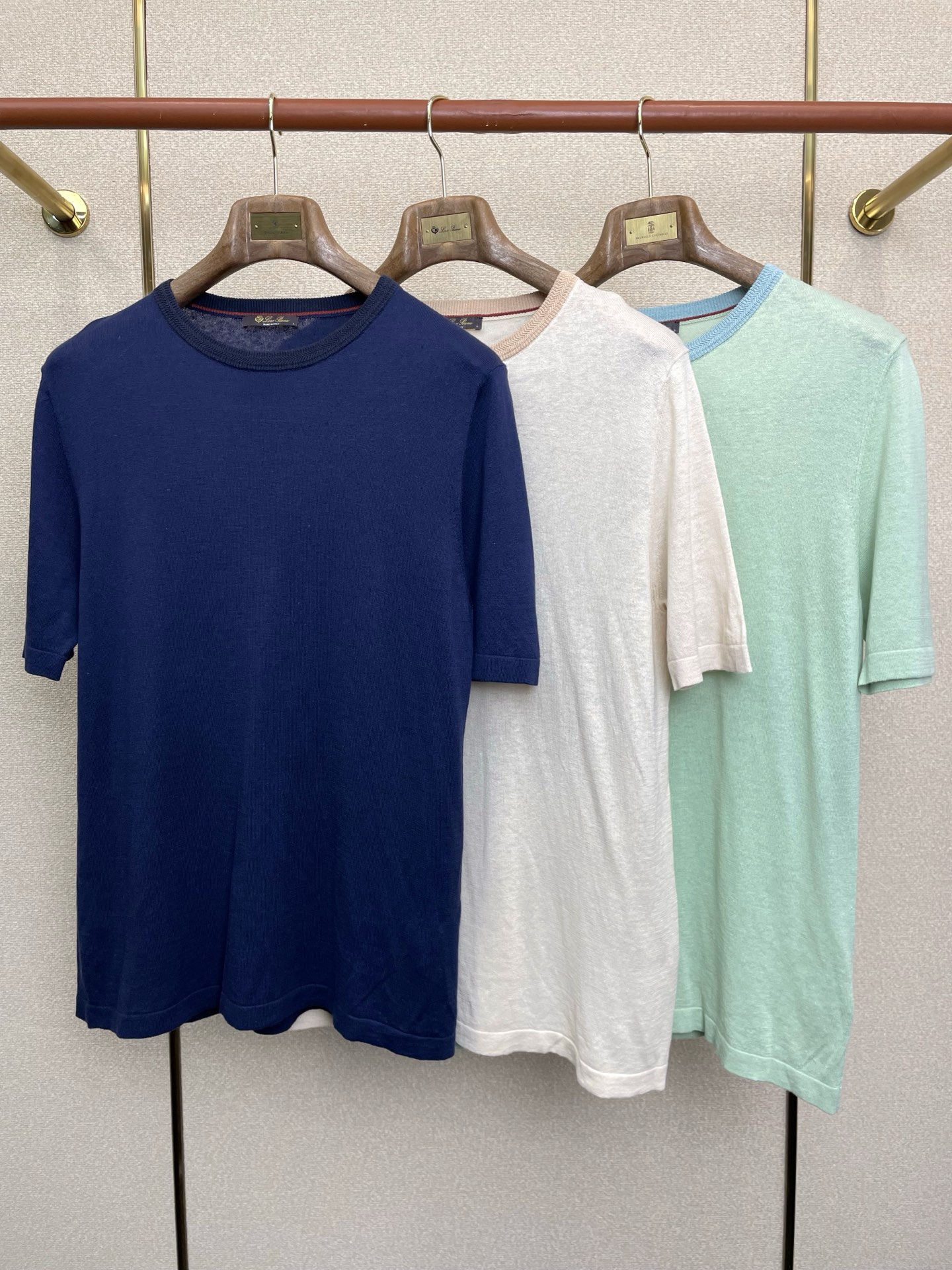 NO:691736,.LP-Loro Piana exclusively provides new original men's casual knitted short-sleeves. High-end customization. High-end version. Fashionable and versatile imported fabrics. Super soft and delicate feel. Skin-friendly and comfortable to wear. High-end boutique. The upper body is finely made by the factory. It is a must-have item for men. Three standards are complete. Size 48-58,, loro piana, loro piana, T-shirt,19860909.LP-Loro Piana诺悠翩雅独家专供新款原单男士休闲针织短袖 高端定制 高端版本 时尚百搭爆款进口面料 手感超柔软细腻 穿着亲肤舒适 高端精品 代工厂精细做上身非常赞 男士必备单品 三标齐全 码数48-58,,loro piana,loro piana,T-shirt,,Men's clothing