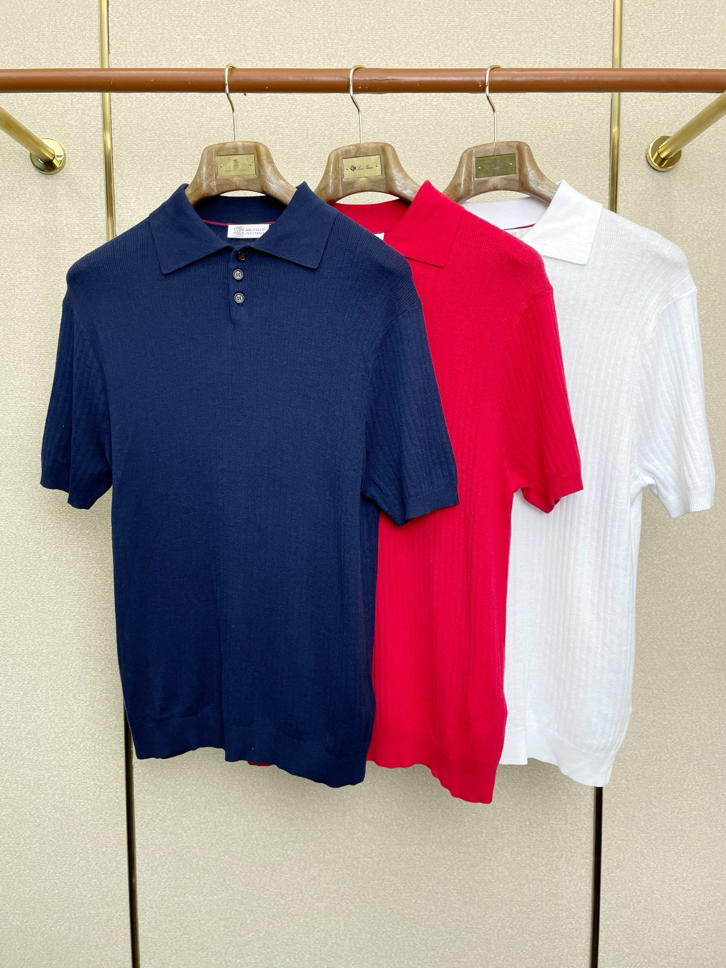 NO:691741,.BC-Brunello Cucinali Brunello Cucinelli exclusively supplies new original men's casual knitted short-sleeves, high-end customization, high-end version, fashionable and versatile imported fabrics, super soft and delicate to the touch, skin-friendly and comfortable to wear, high-end boutique, the upper body is exquisitely made by the OEM, a must-have item for men, complete with three labels, code number 48-58,, brunello cucinelli, T-shirt,19860909.BC-Brunello Cucinali布鲁内洛·库奇内利独家专供新款原单男士休闲针织短袖 高端定制 高端版本 时尚百搭爆款进口面料 手感超柔软细腻 穿着亲肤舒适 高端精品 代工厂精细做上身非常赞 男士必备单品 三标齐全 码数48-58,,brunello cucinelli,T-shirt,,Men's clothing