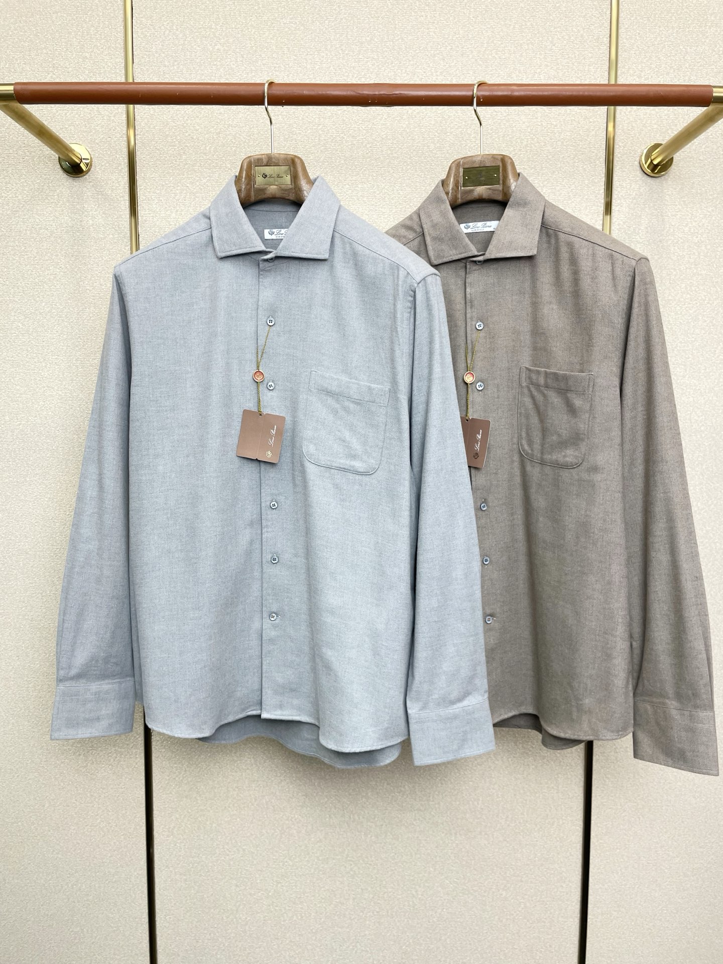 NO:691714,.LP-Loro Piana exclusively provides new original men's casual shirts. High-end customization. High-end version. Fashionable and versatile imported fabrics. Super soft and delicate feel. Skin-friendly and comfortable to wear. High-end boutique. The upper body is finely made by the foundry. It is a must-have item for men. Three standards are complete. Size 38-43,, loro piana, loro piana, shirts,19860909.LP-Loro Piana诺悠翩雅独家专供新款原单男士休闲衬衫 高端定制 高端版本 时尚百搭爆款进口面料 手感超柔软细腻 穿着亲肤舒适 高端精品 代工厂精细做上身非常赞 男士必备单品 三标齐全 码数38-43,,loro piana,loro piana,shirts,,Men's clothing