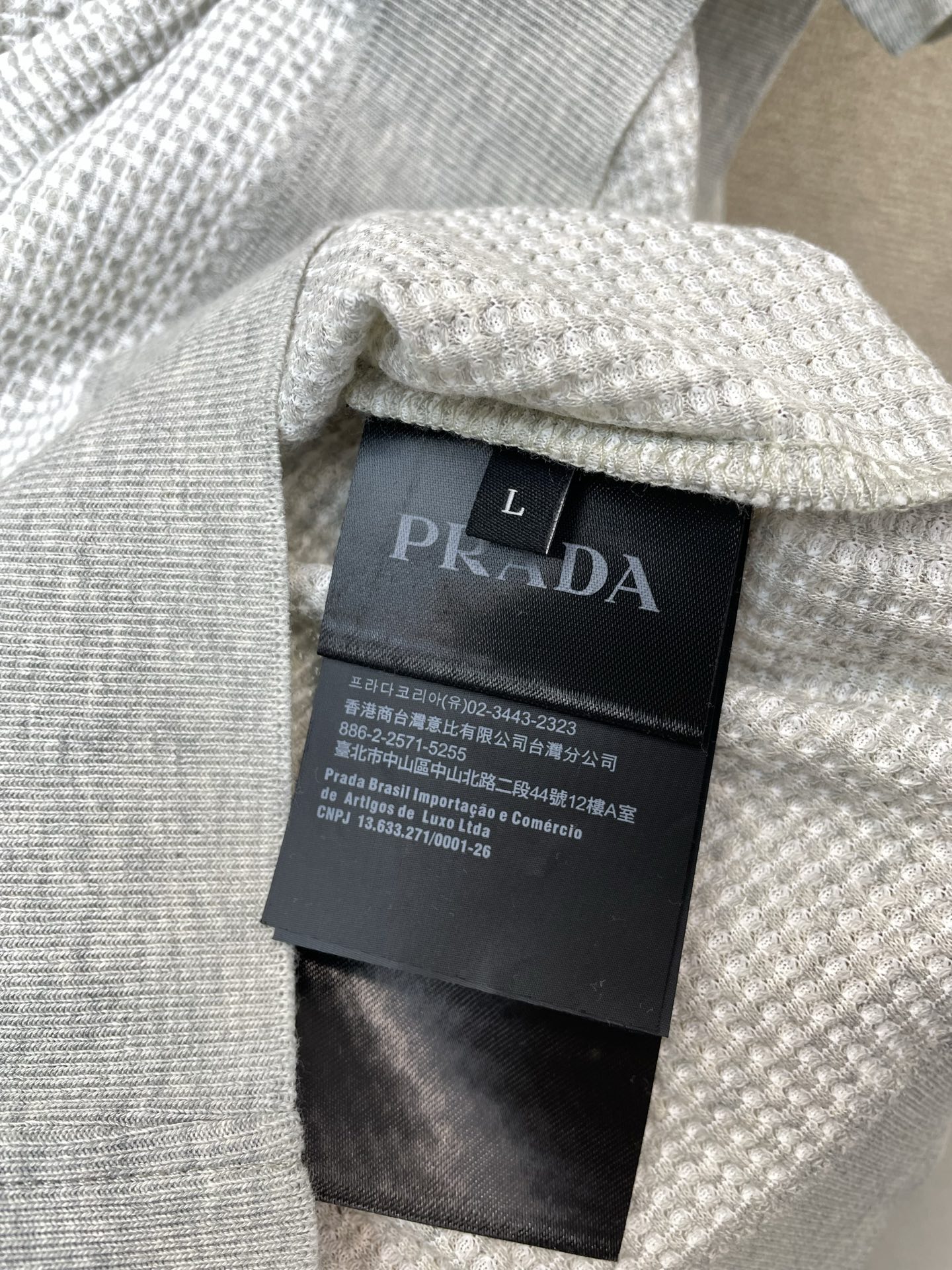 。Prada普拉达💥砸锅卖铁都要上的新款新款原单男士休闲短袖 高端定制 高端版本 时尚百搭爆款⚠️⚠️✨