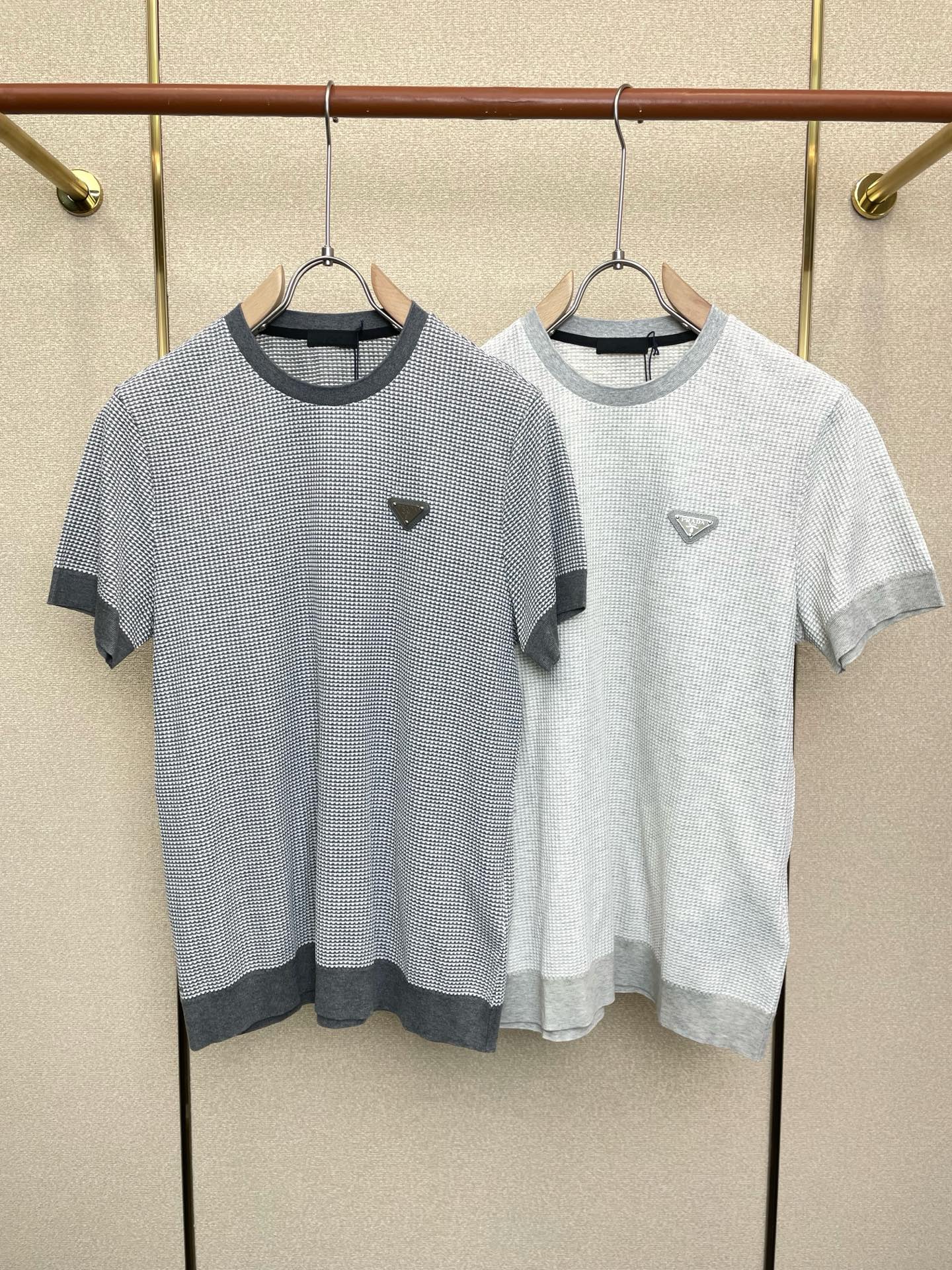 。Prada普拉达💥砸锅卖铁都要上的新款新款原单男士休闲短袖 高端定制 高端版本 时尚百搭爆款⚠️⚠️✨