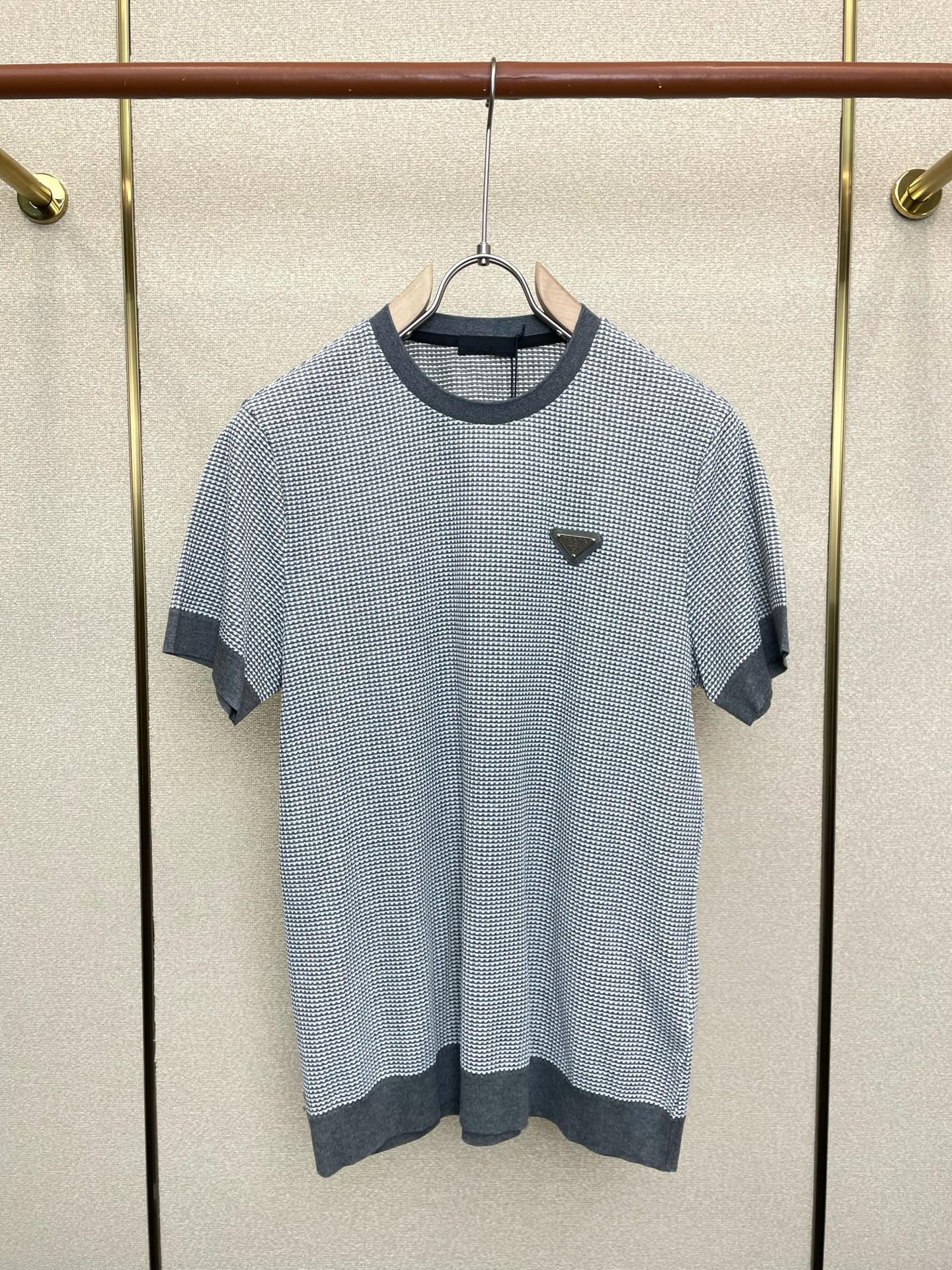 。Prada普拉达💥砸锅卖铁都要上的新款新款原单男士休闲短袖 高端定制 高端版本 时尚百搭爆款⚠️⚠️✨